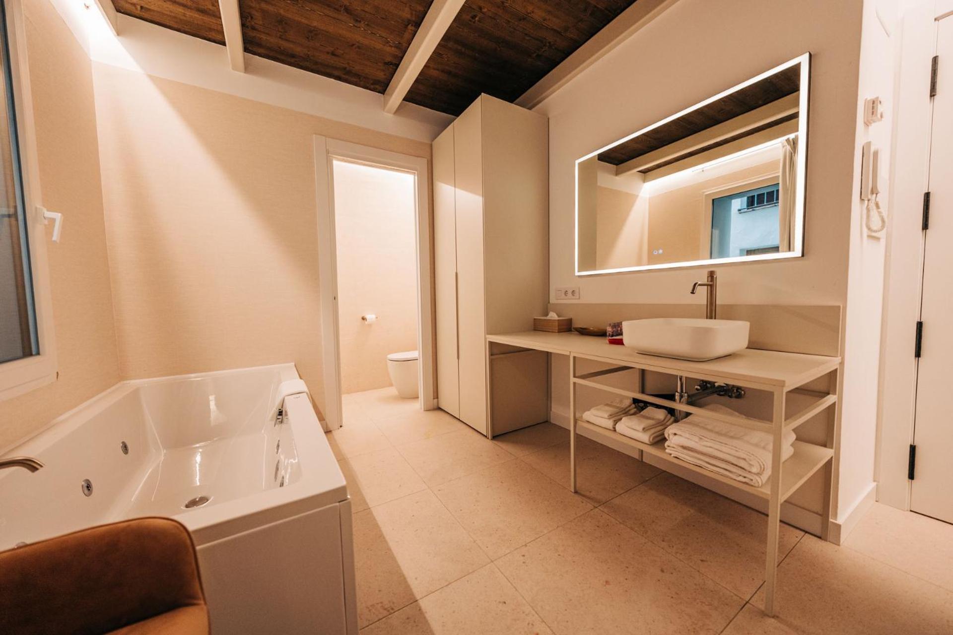 Queen Suite Spa Bath