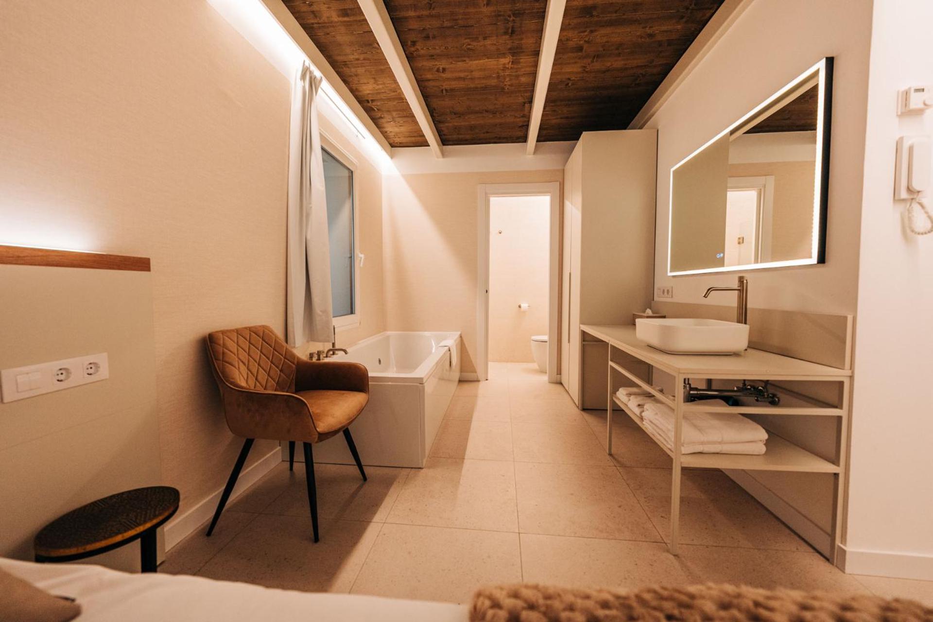 Queen Suite Spa Bath