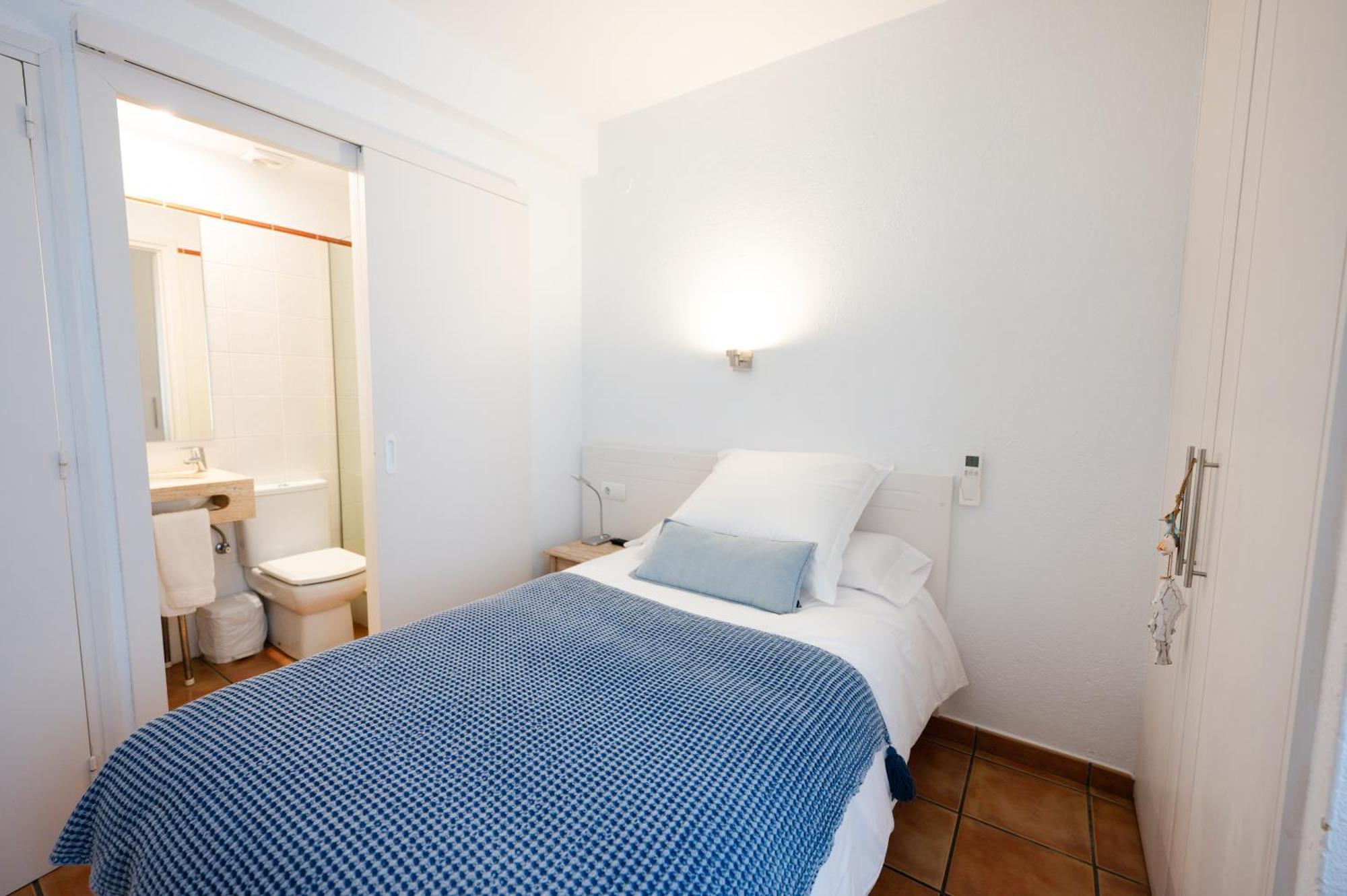Single Room Private Bathroom