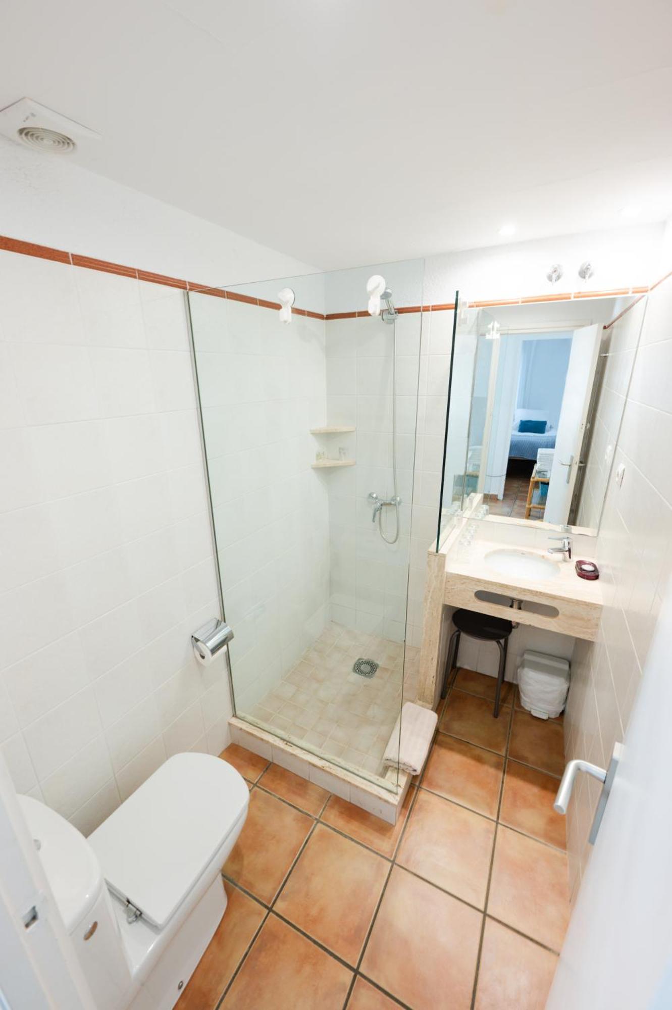 Quadruple Room Private Bathroom