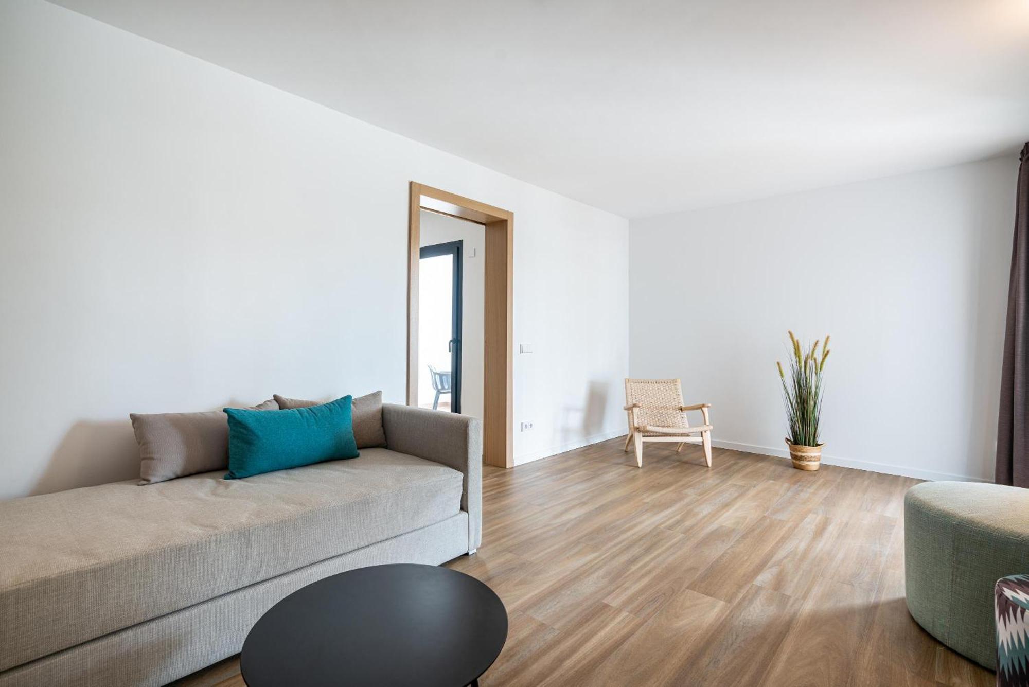 Standard Suite,1528231342:JPEG