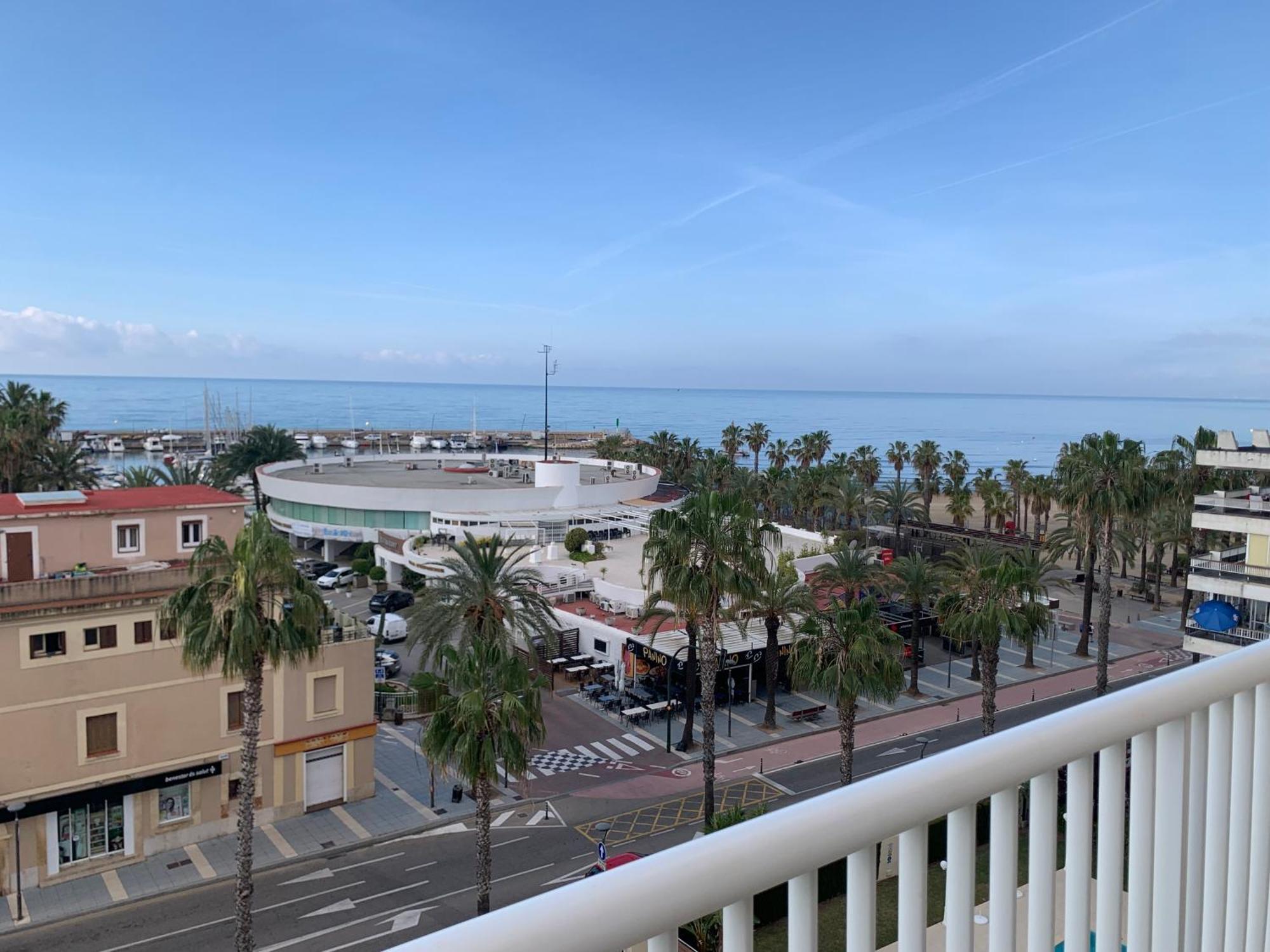 Deluxe tweepersoonskamer met balkon en uitzicht op zee