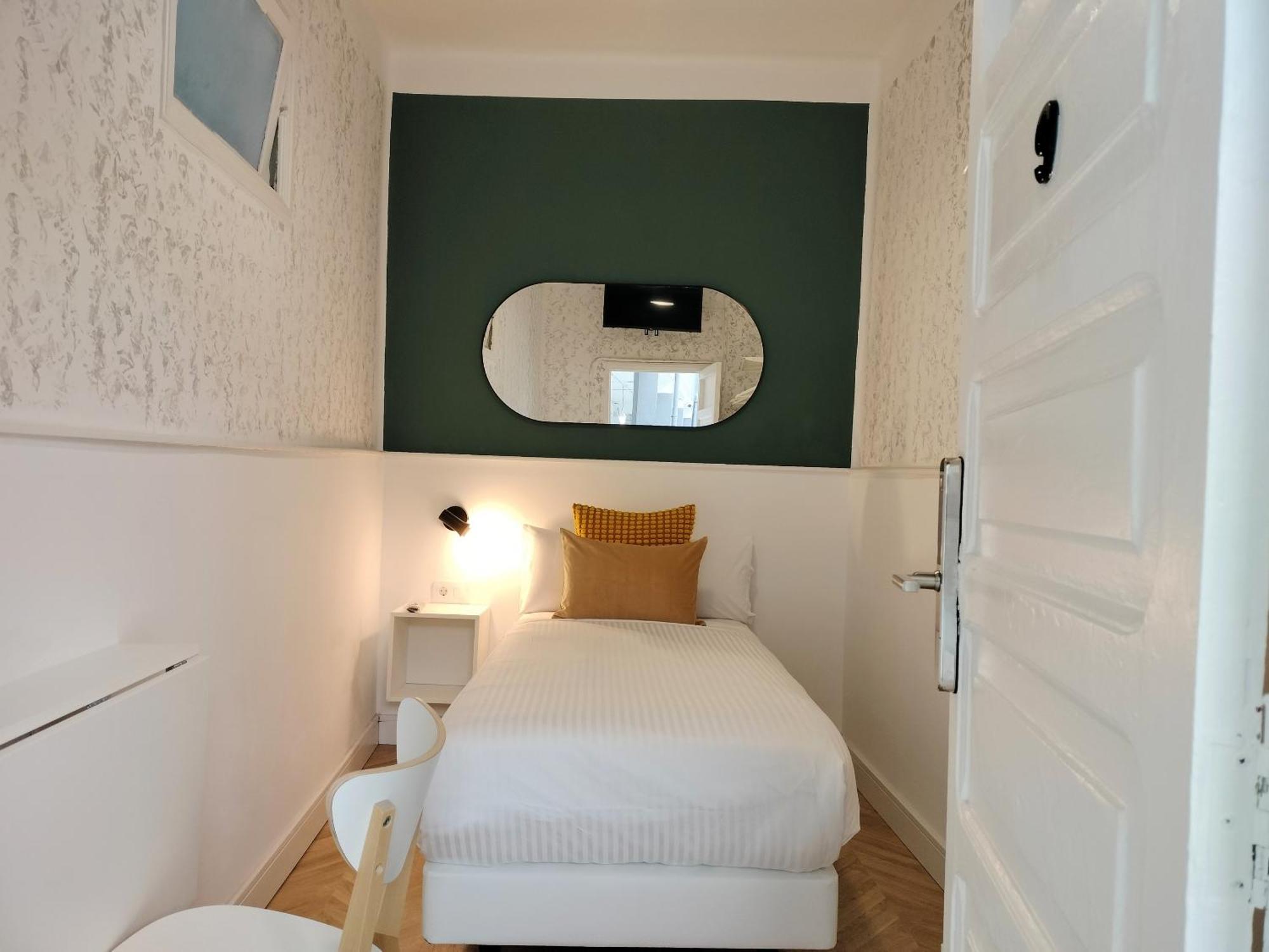Single Room,1529975944:JPEG