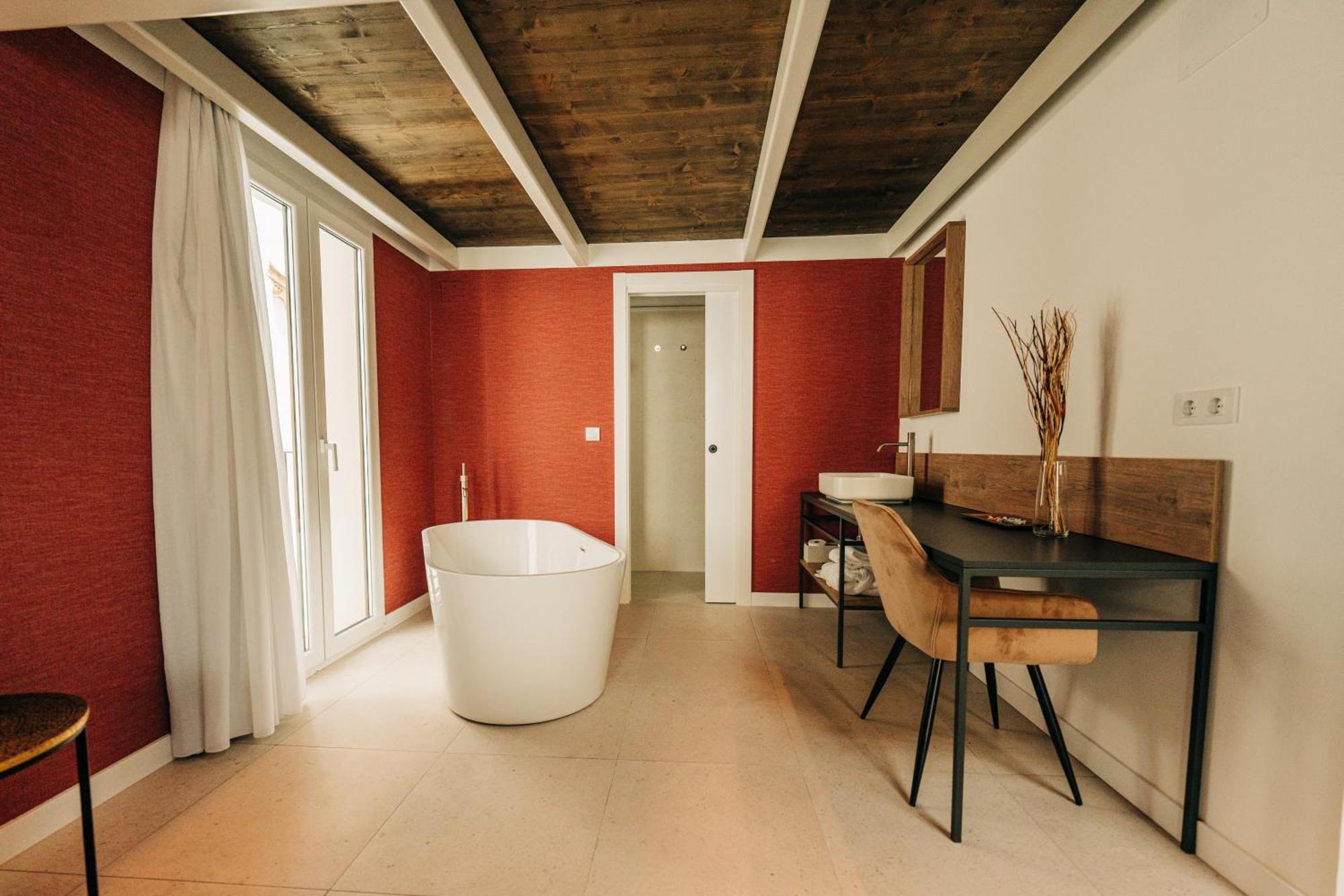 Queen Suite Spa Bath