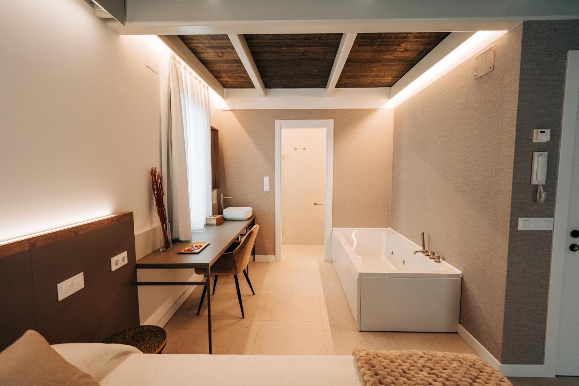 Queen Suite Spa Bath