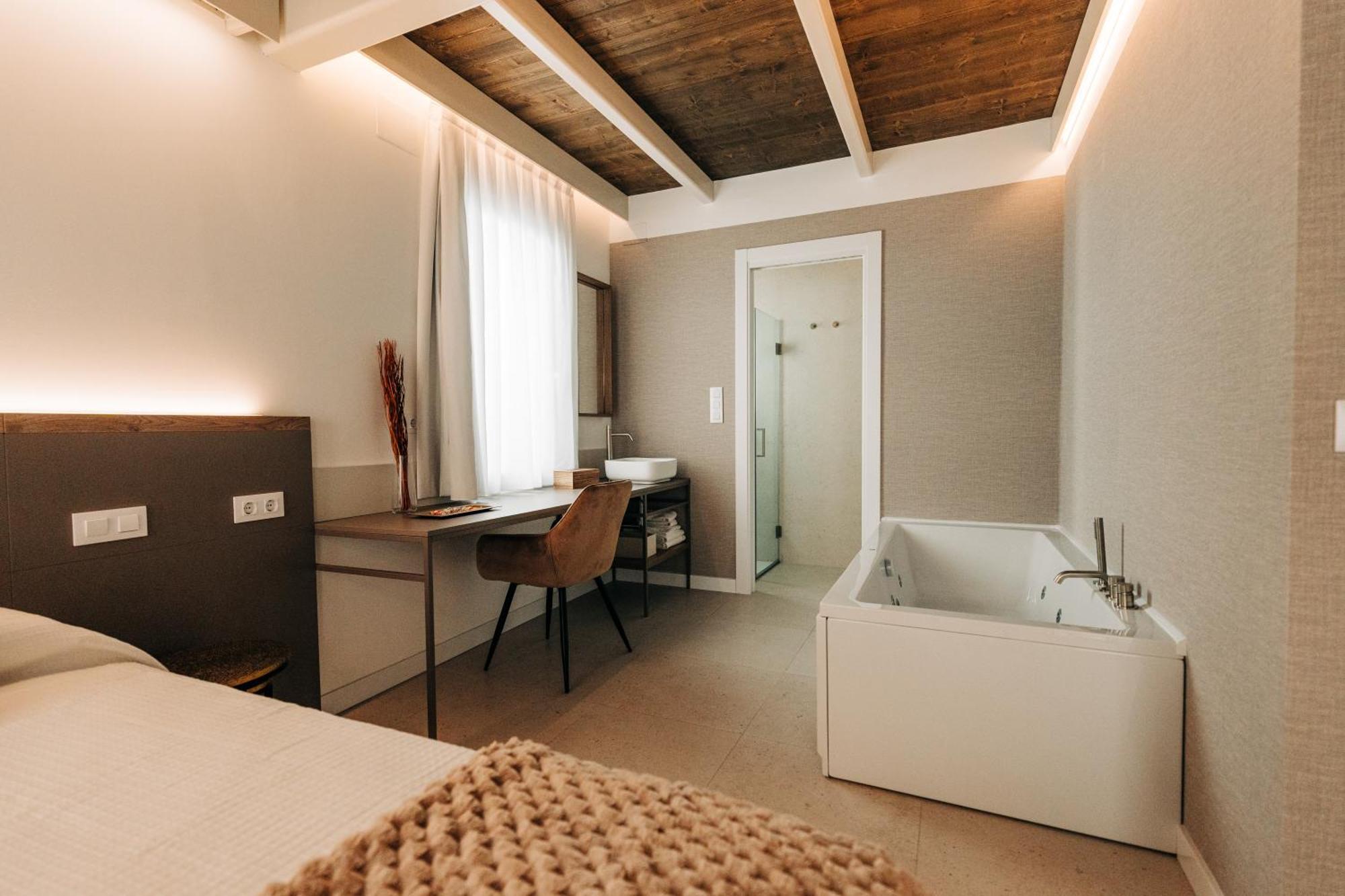 Queen Suite Spa Bath