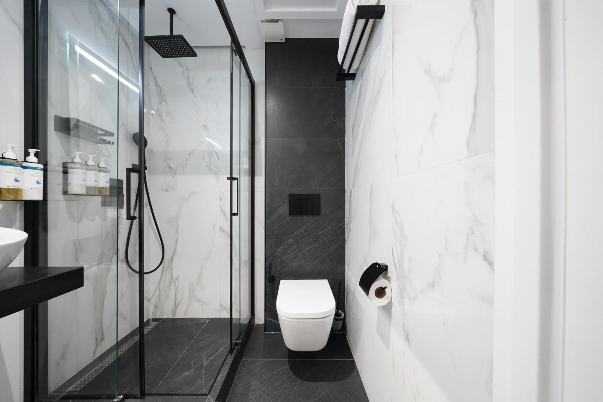 Medium Studio Kitchenette