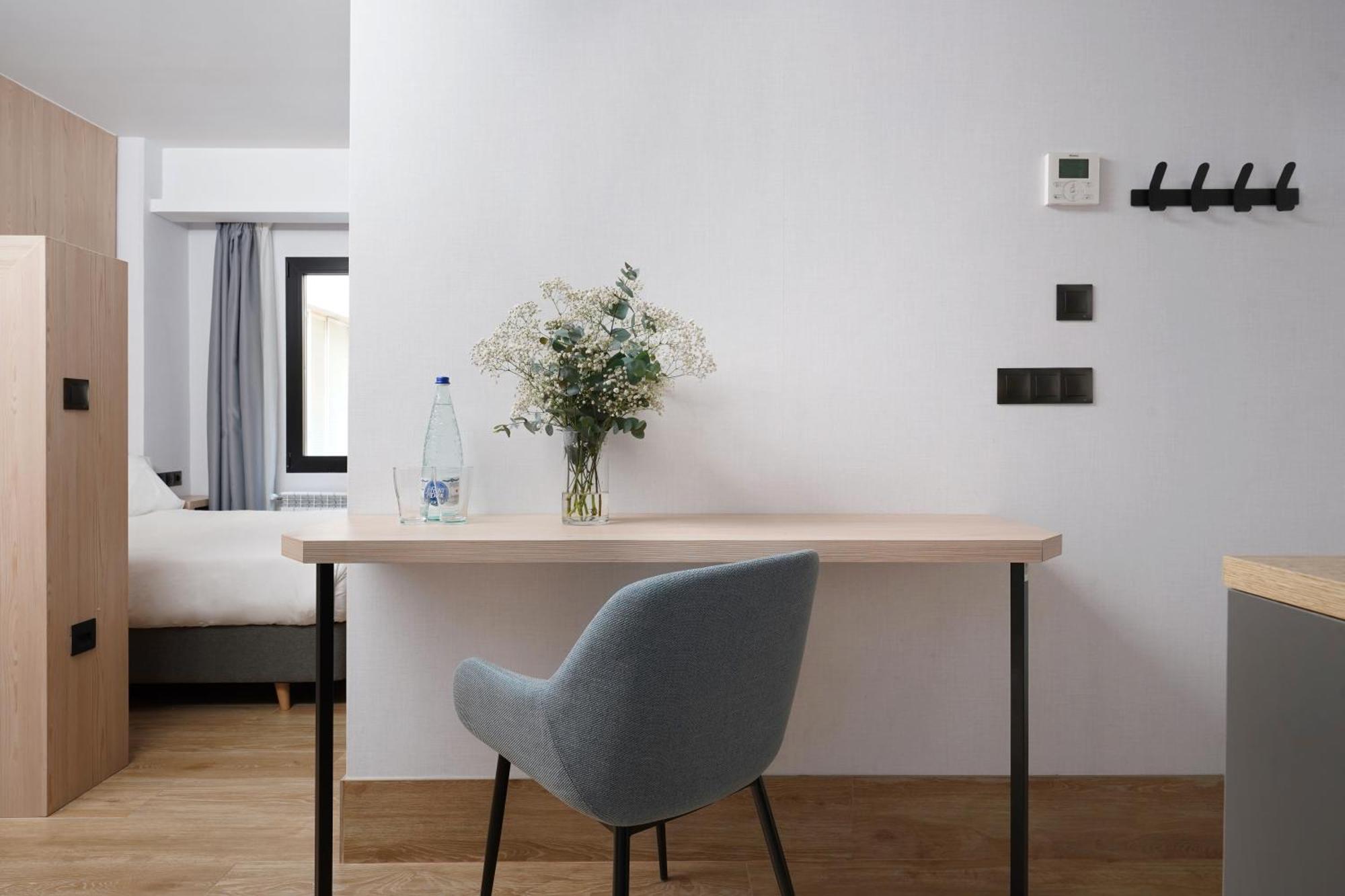 Medium Studio Kitchenette