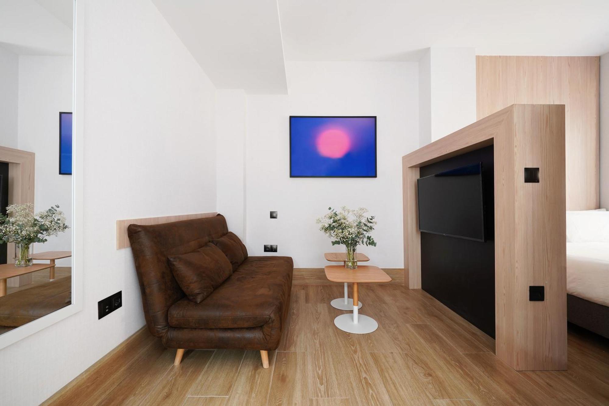 Medium Studio Kitchenette
