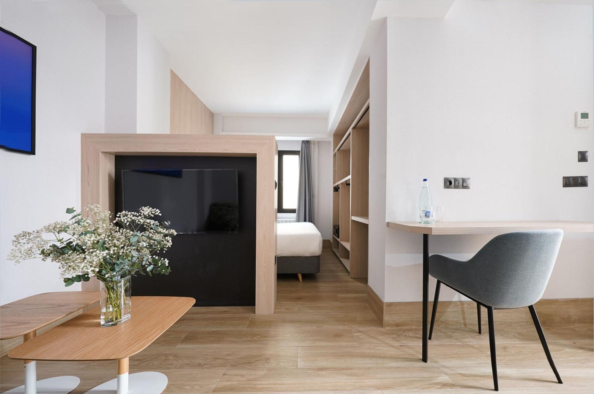 Medium Studio Kitchenette