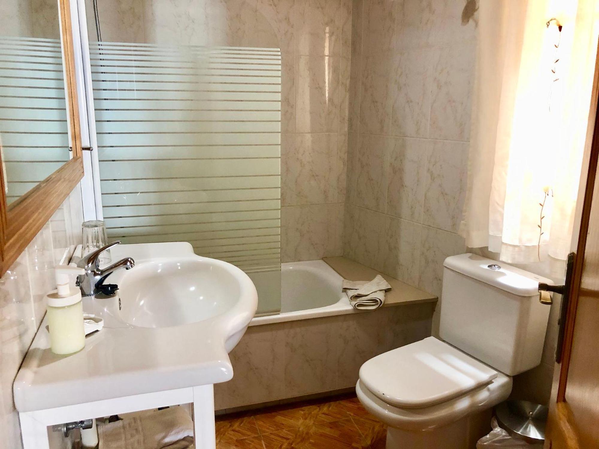 Apartamento con balcón