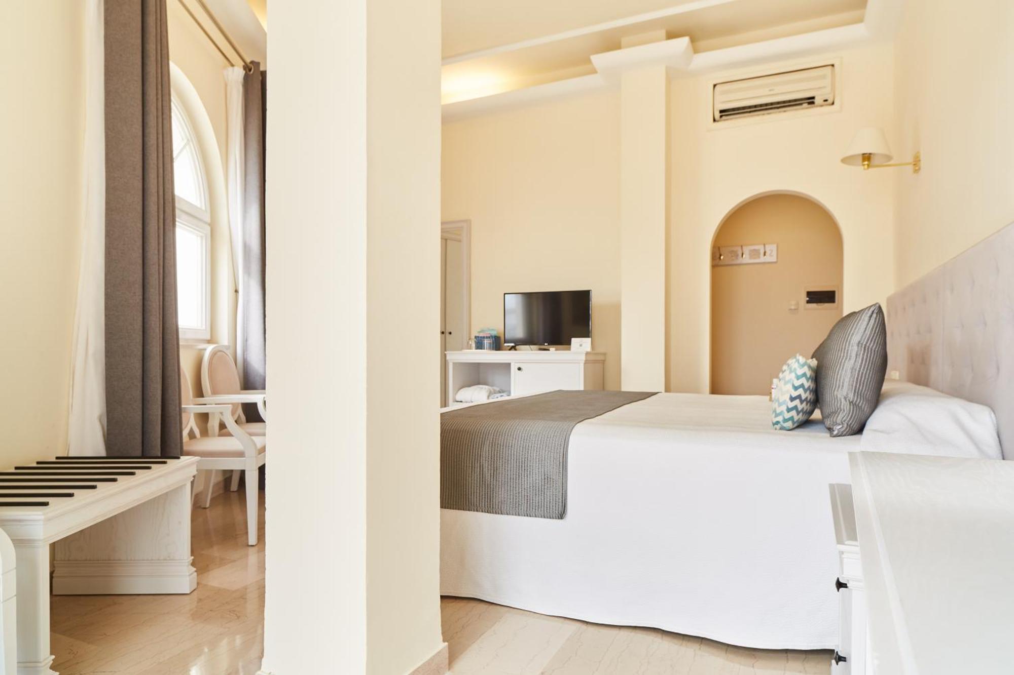 Doppelzimmer mit seitlichem Meerblick und Terrasse