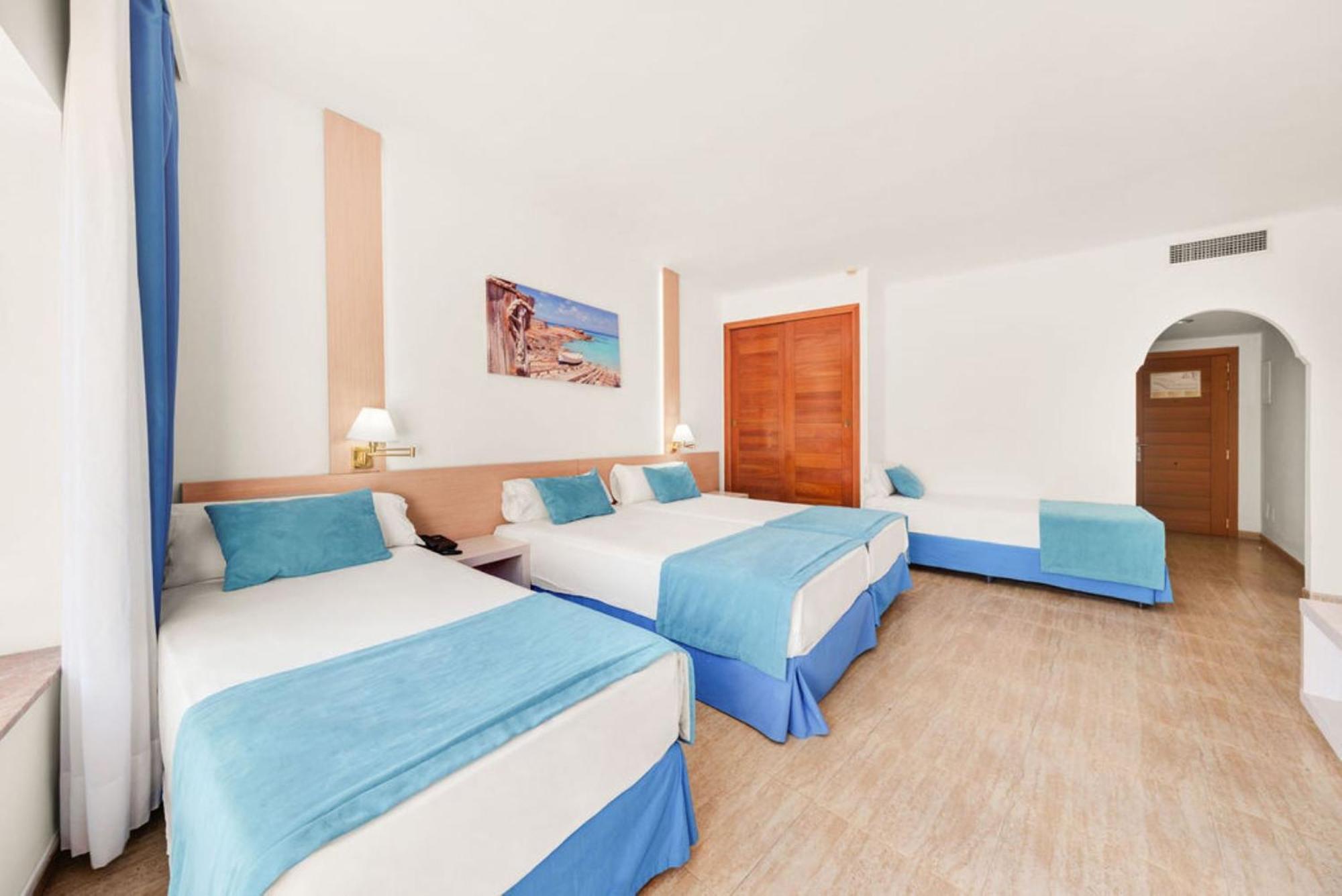 Quadruple Room with Balcony