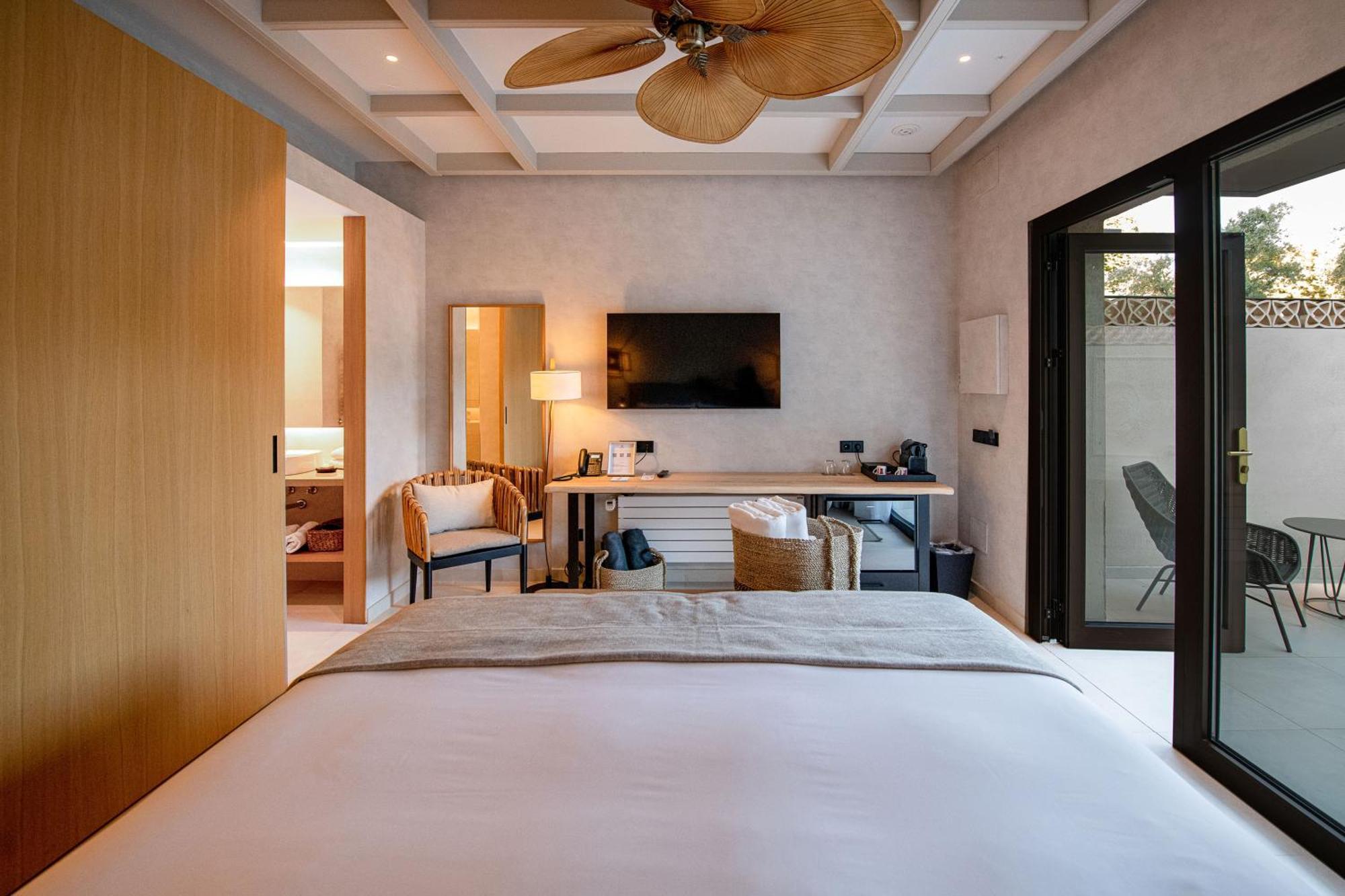 Queen Room Garden View