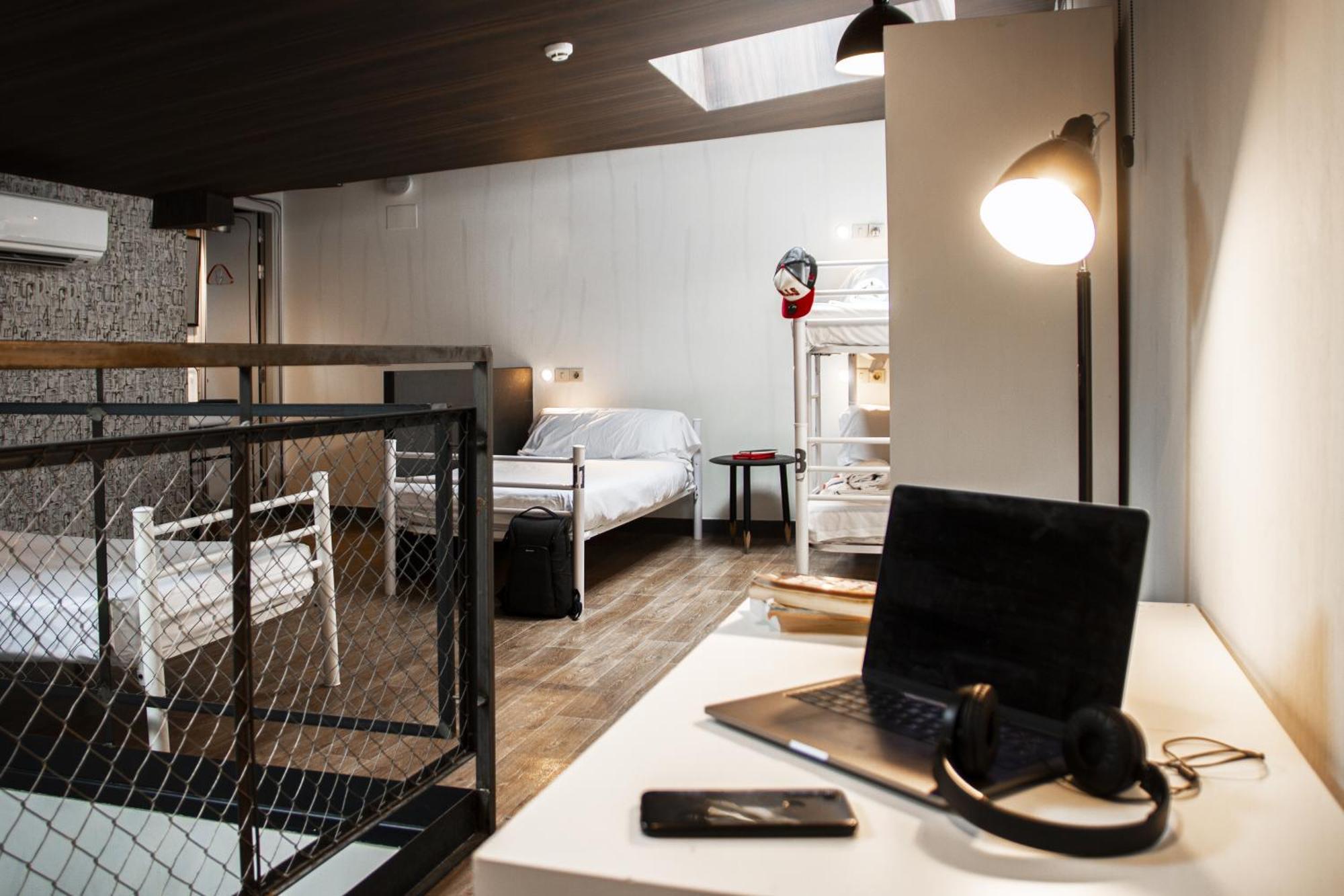 Bed in 11-Bed Mixed Duplex Dormitory Room With Private Bathroom