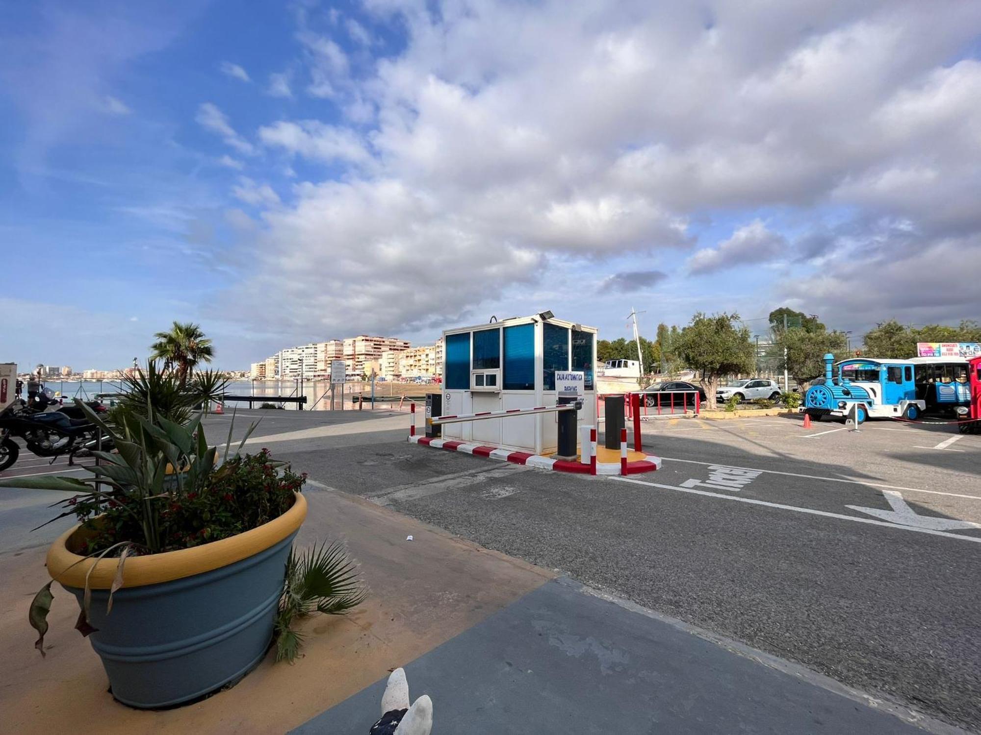 One-Bedroom Apartment with Sea View