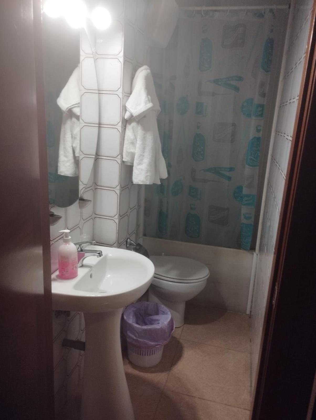Standard Single Room Shower