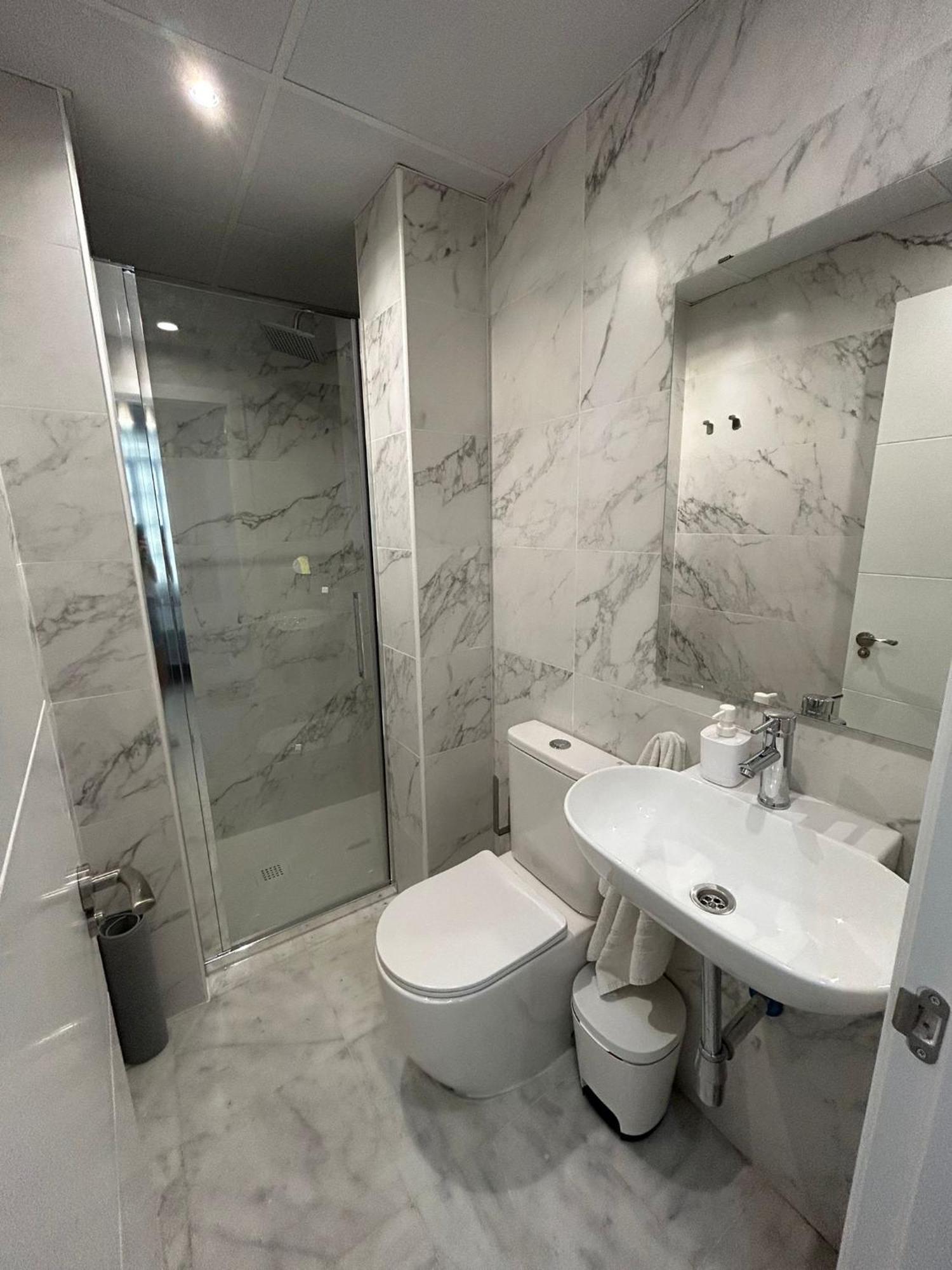 Twin Room Private Bathroom