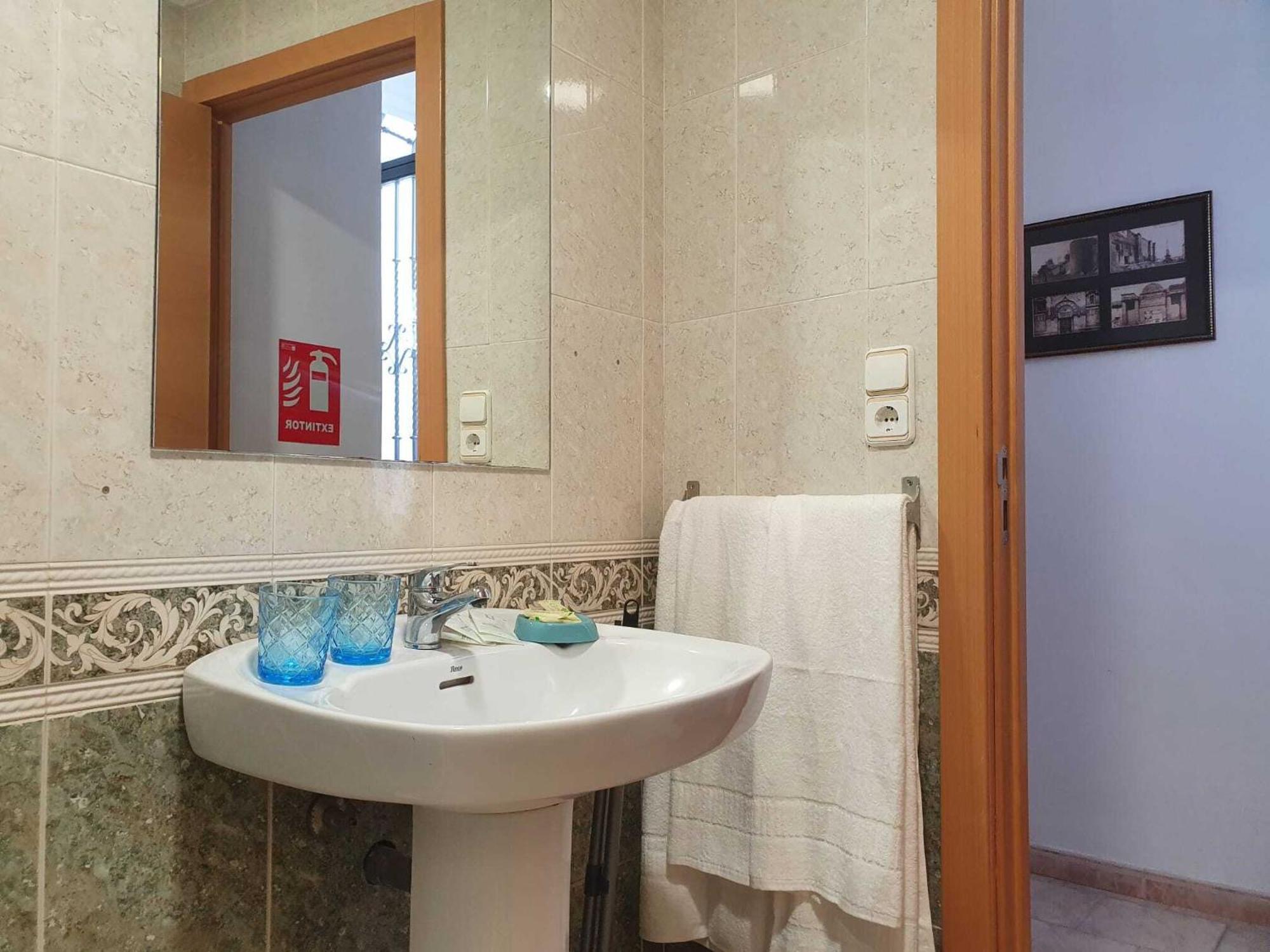 Single Room Private External Bathroom