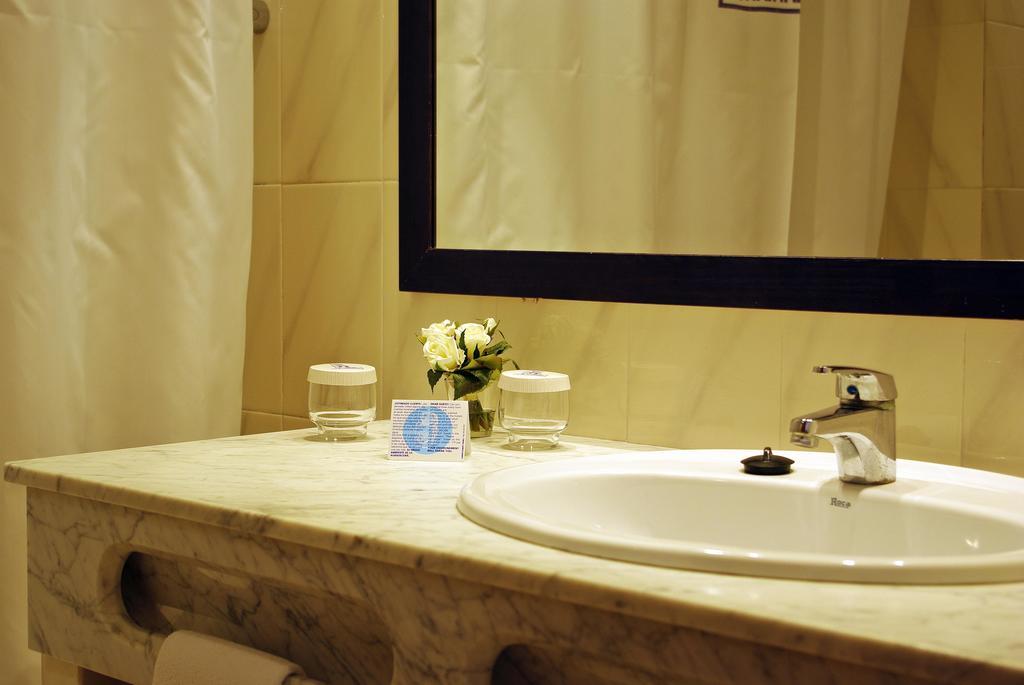 Interior Double or Twin Room,1214652769:JPEG