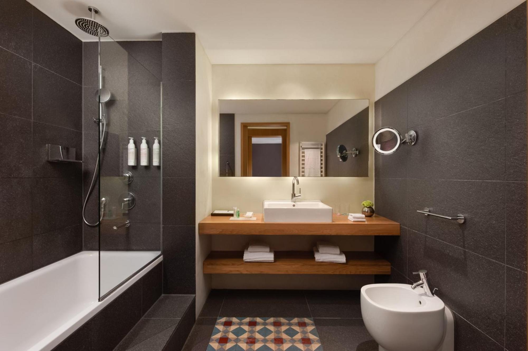 Junior King Suite,1554226918:JPEG