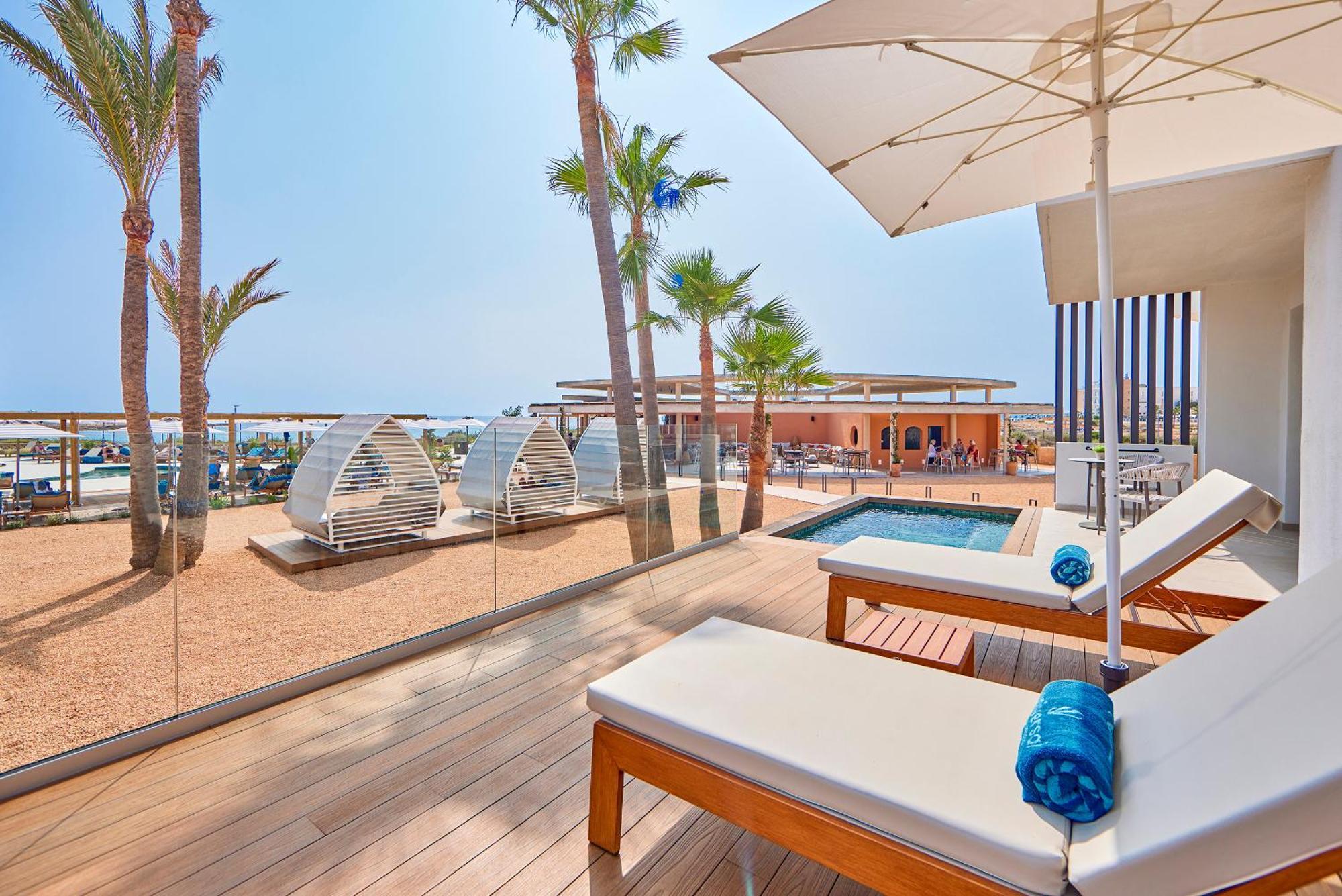 Suite mit eigenem Pool und Meerblick