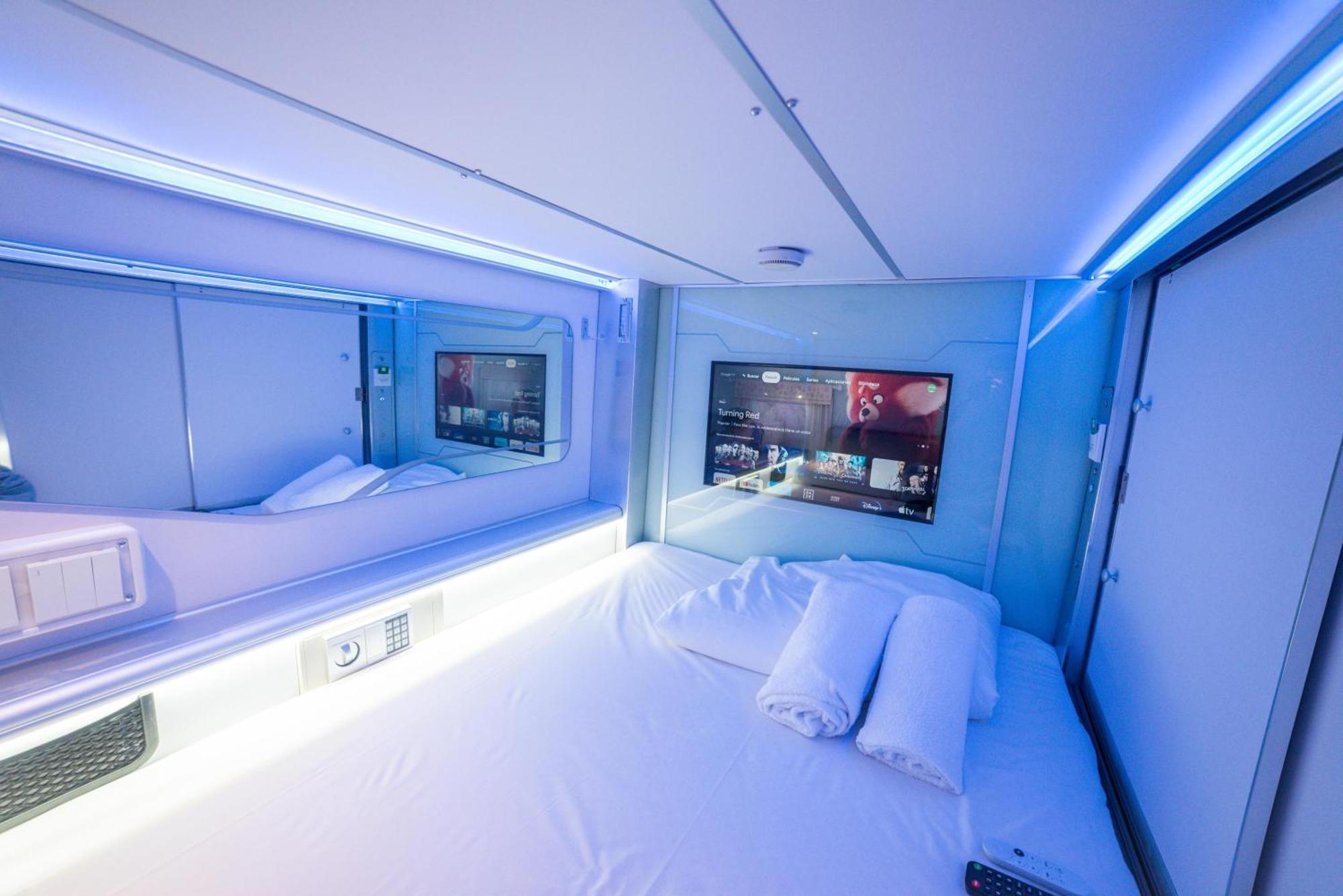 Capsule Deluxe Room,1559271043:JPEG