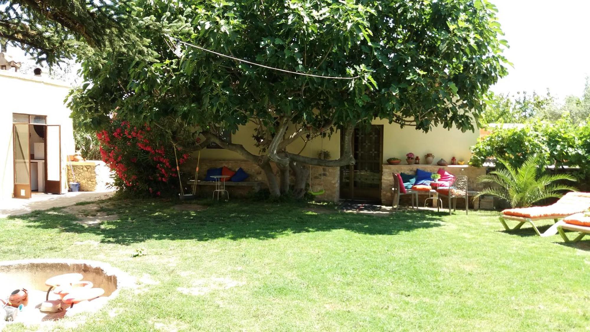 Large Family Room the Garden