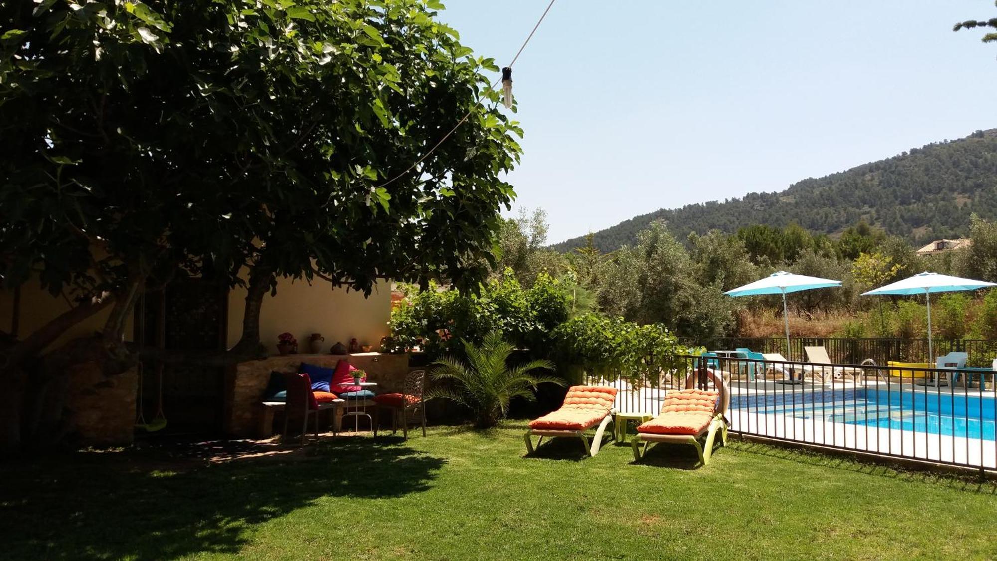 Large Family Room the Garden