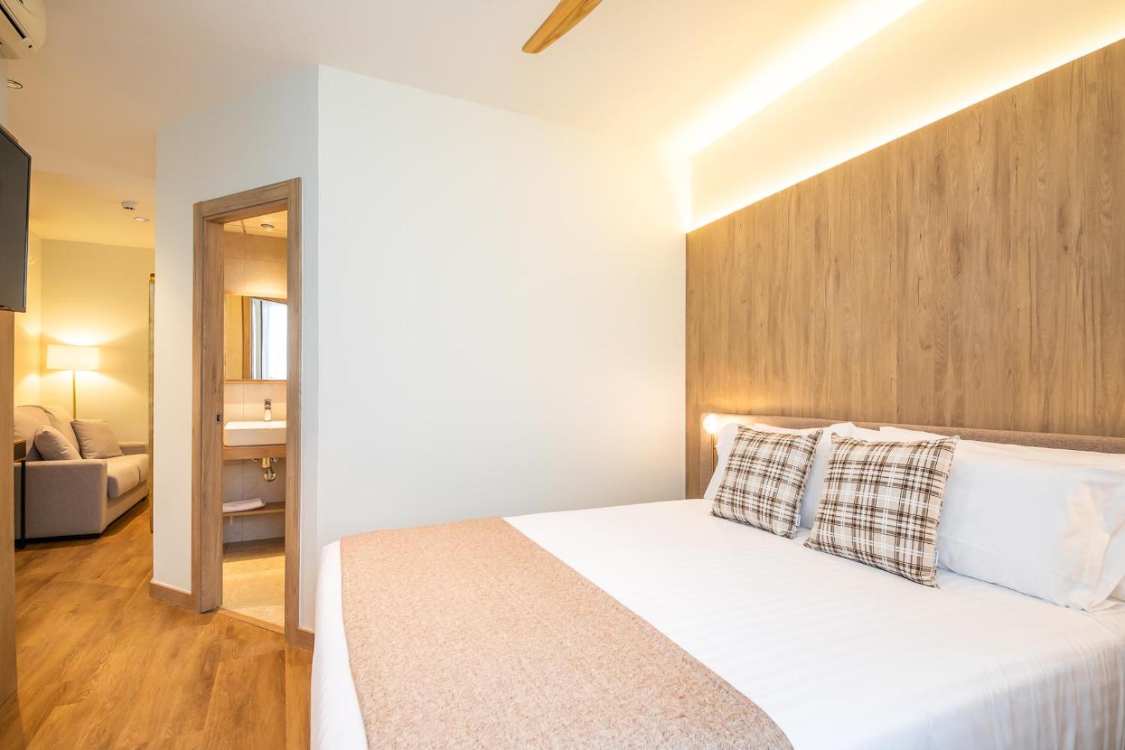 Suite,1563301933:JPEG