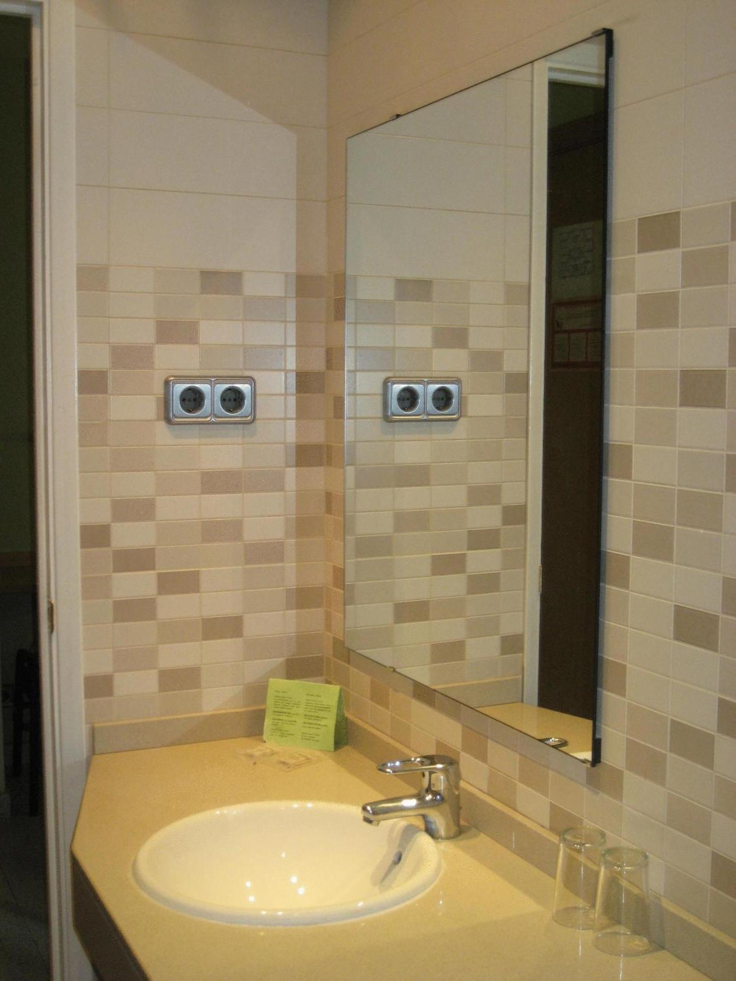 Triple Room Bathroom