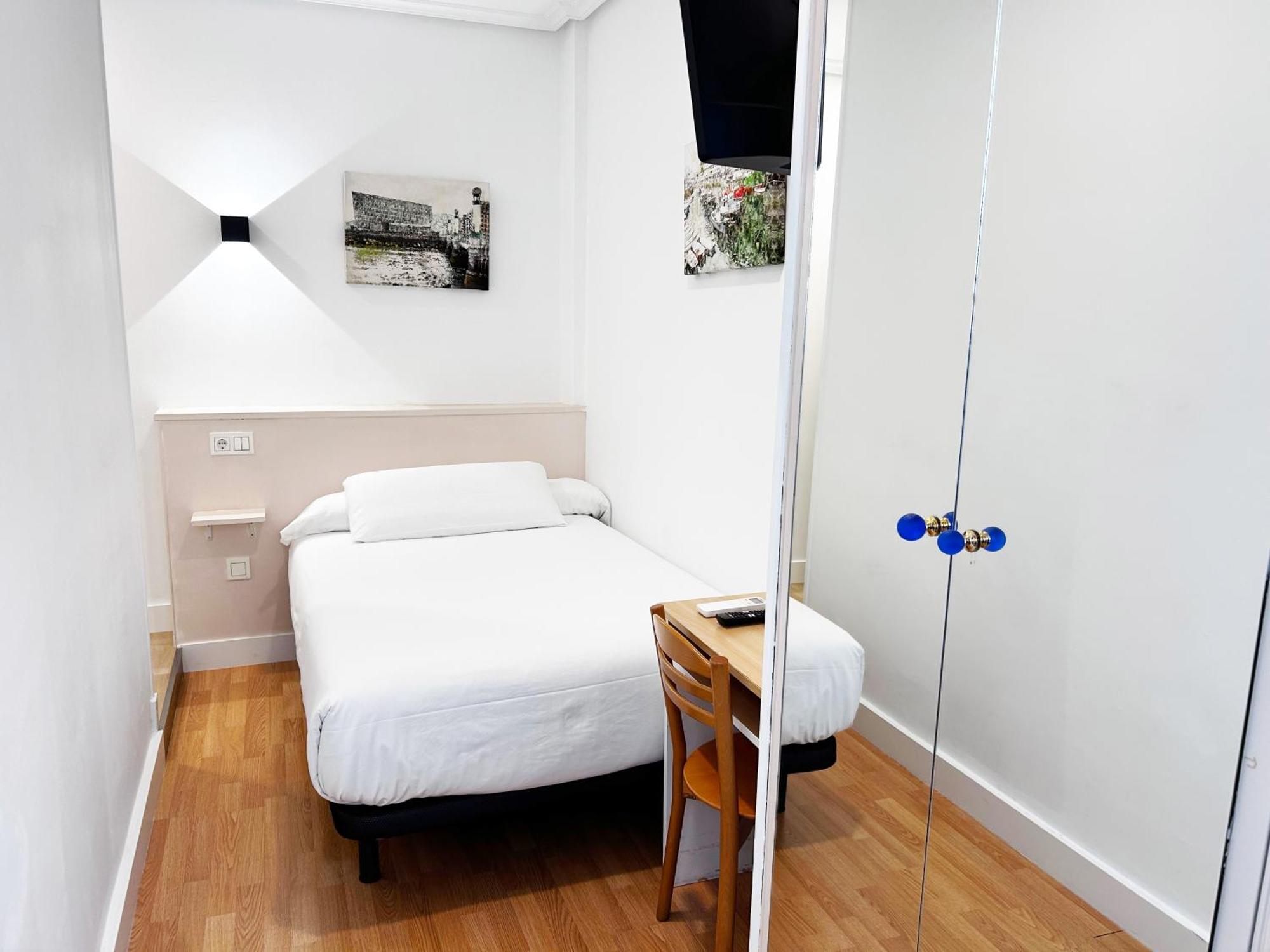 Single Room,1580844451:JPEG