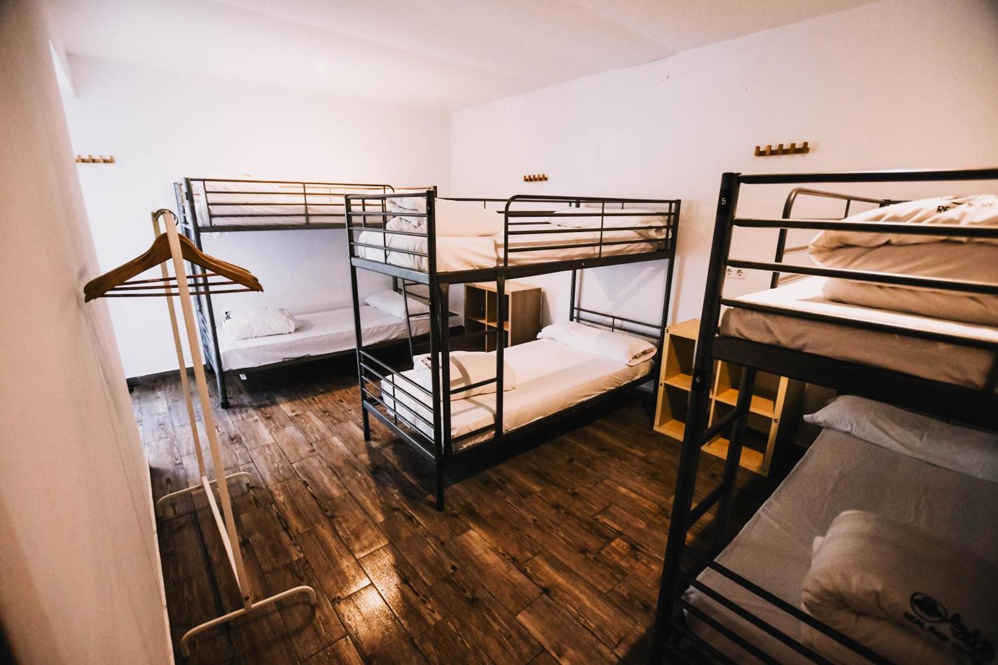 Cama en habitación compartida de 6 camas