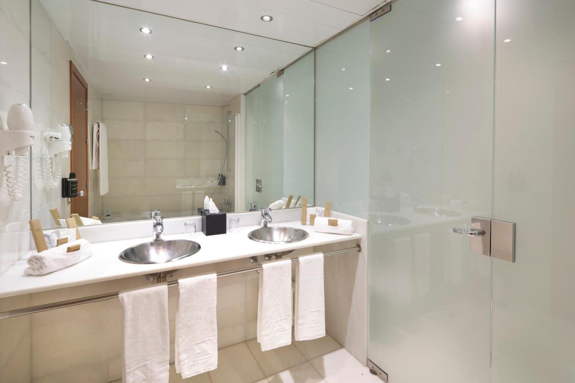 Queen Suite with Spa Bath