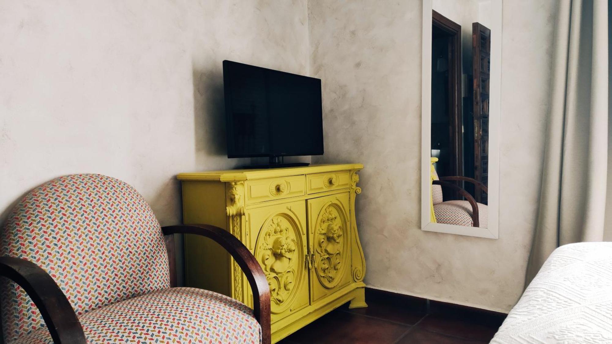 Standard Queen Room