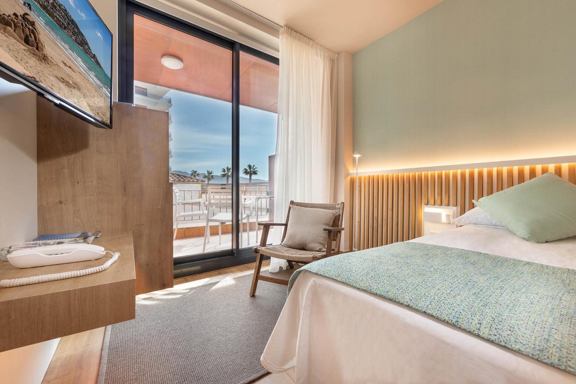 Premium Double or Twin Room Lateral Sea View Spa Access