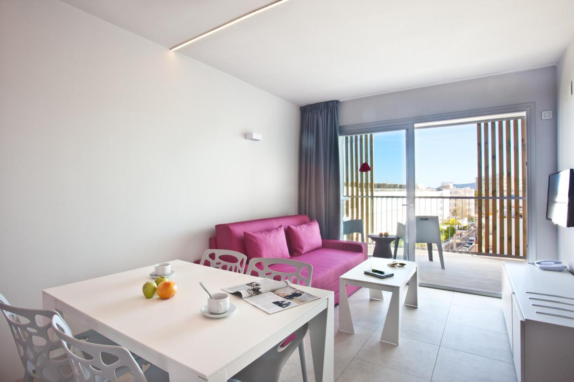 One-Bedroom Apartment Sea View