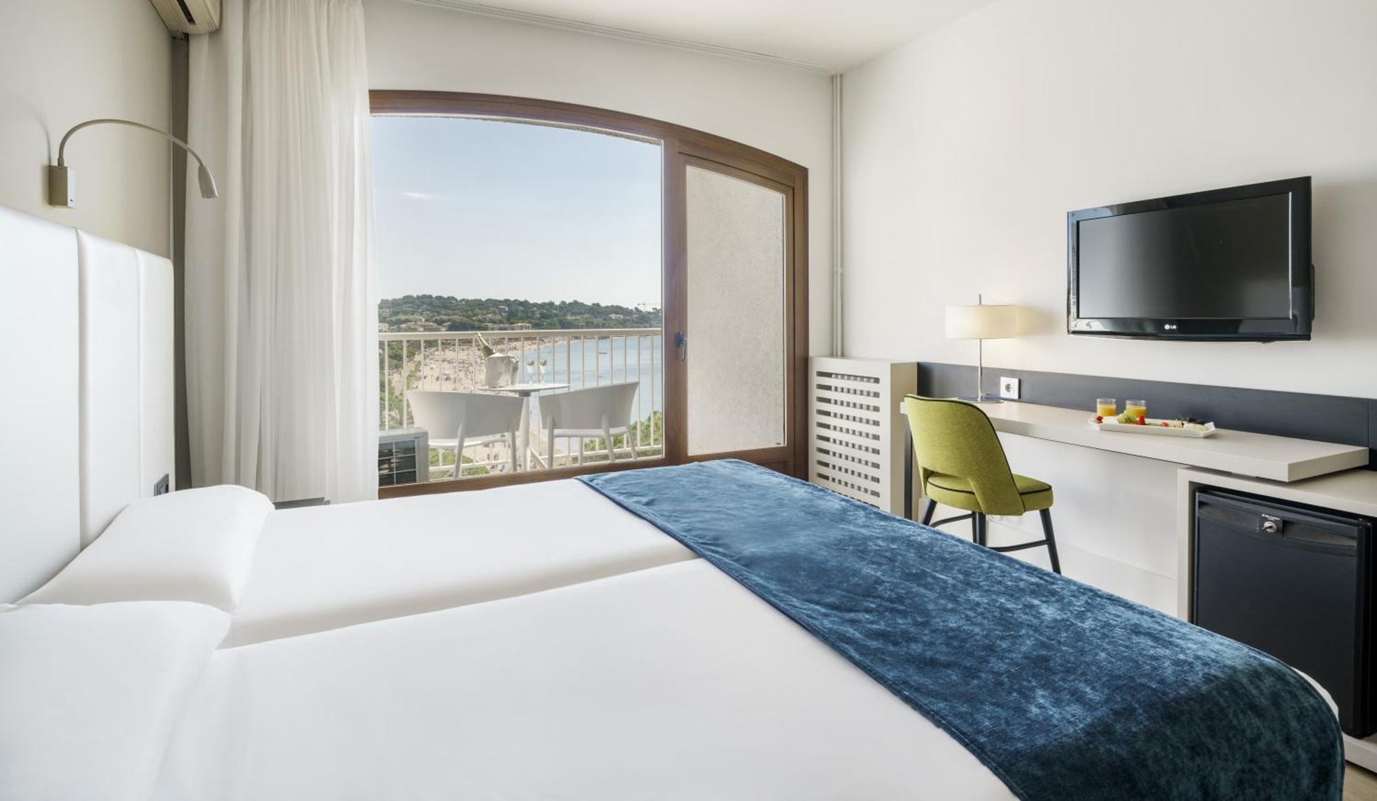 Standard Double or Twin Room with Sea View,696812823:JPEG
