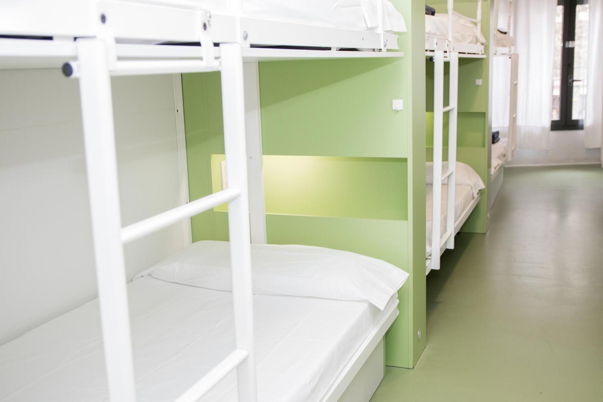 Bed 12-Bed Mixed Dormitory Room