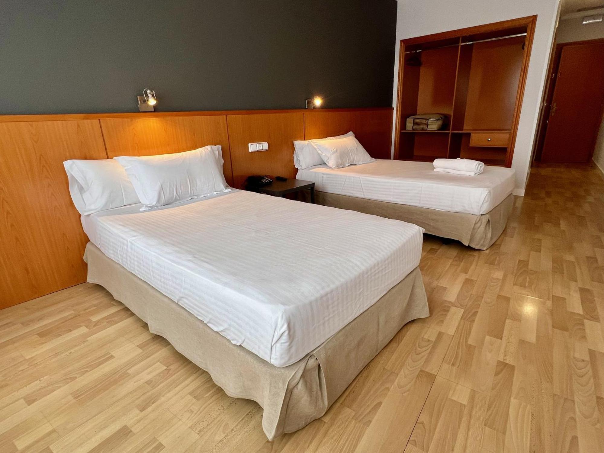 Twin Room,1591604862:JPEG