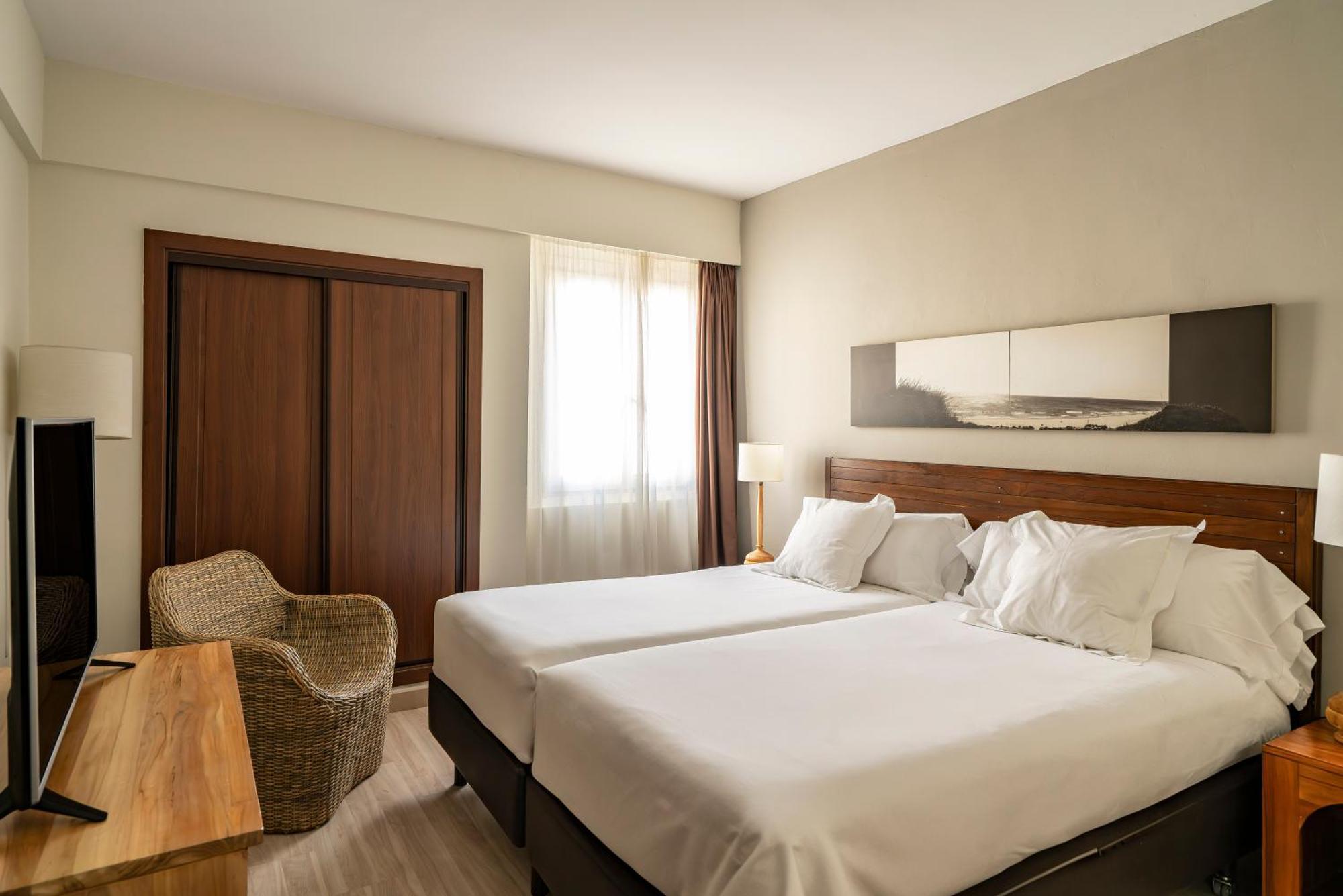 Junior Suite (2 Adults + 2 Children),1592874182:JPEG