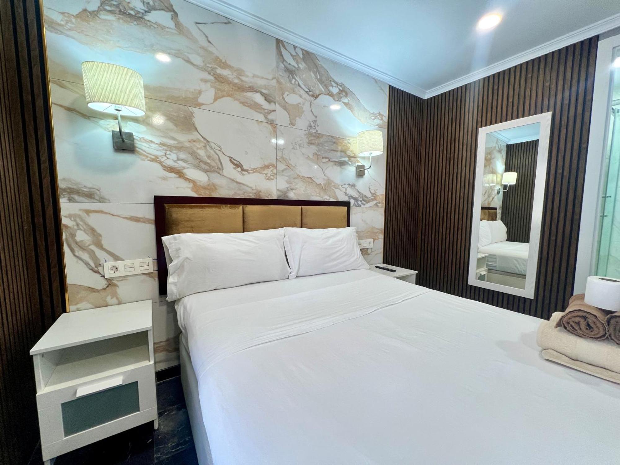 Double Room with Balcony,1592959835:JPEG