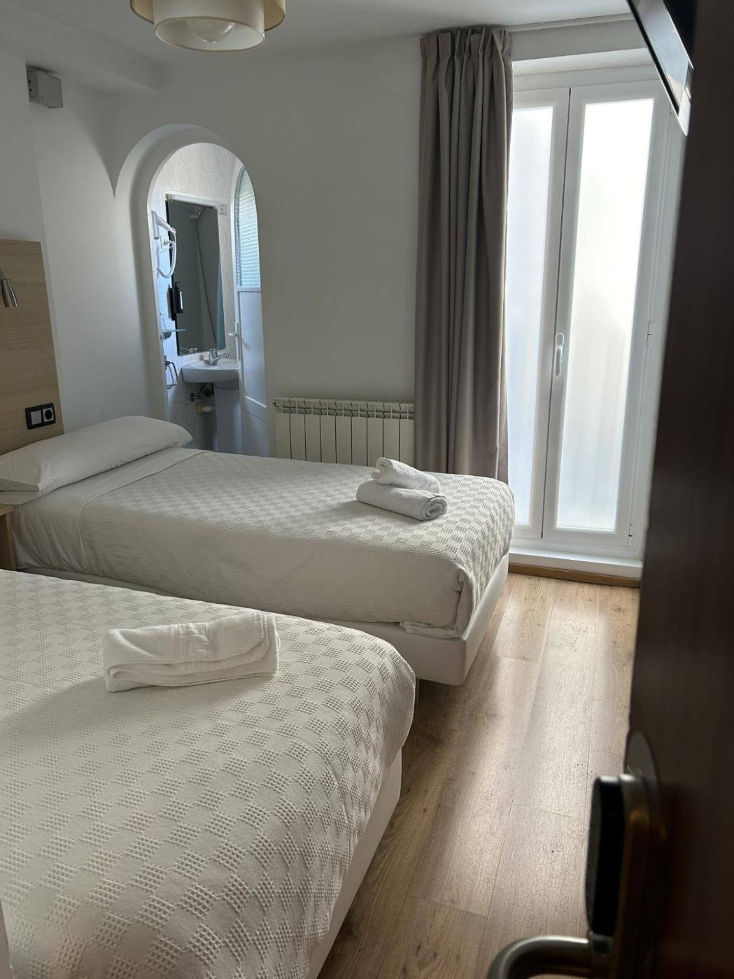 TWIN TWO BEDS INSIDE,1596914909:JPEG