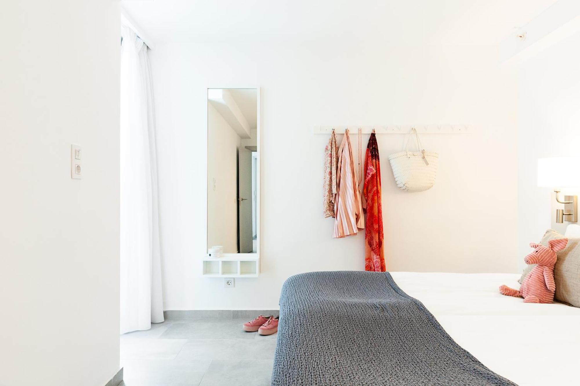 One-Bedroom Apartment Terrace,1597638917:JPEG