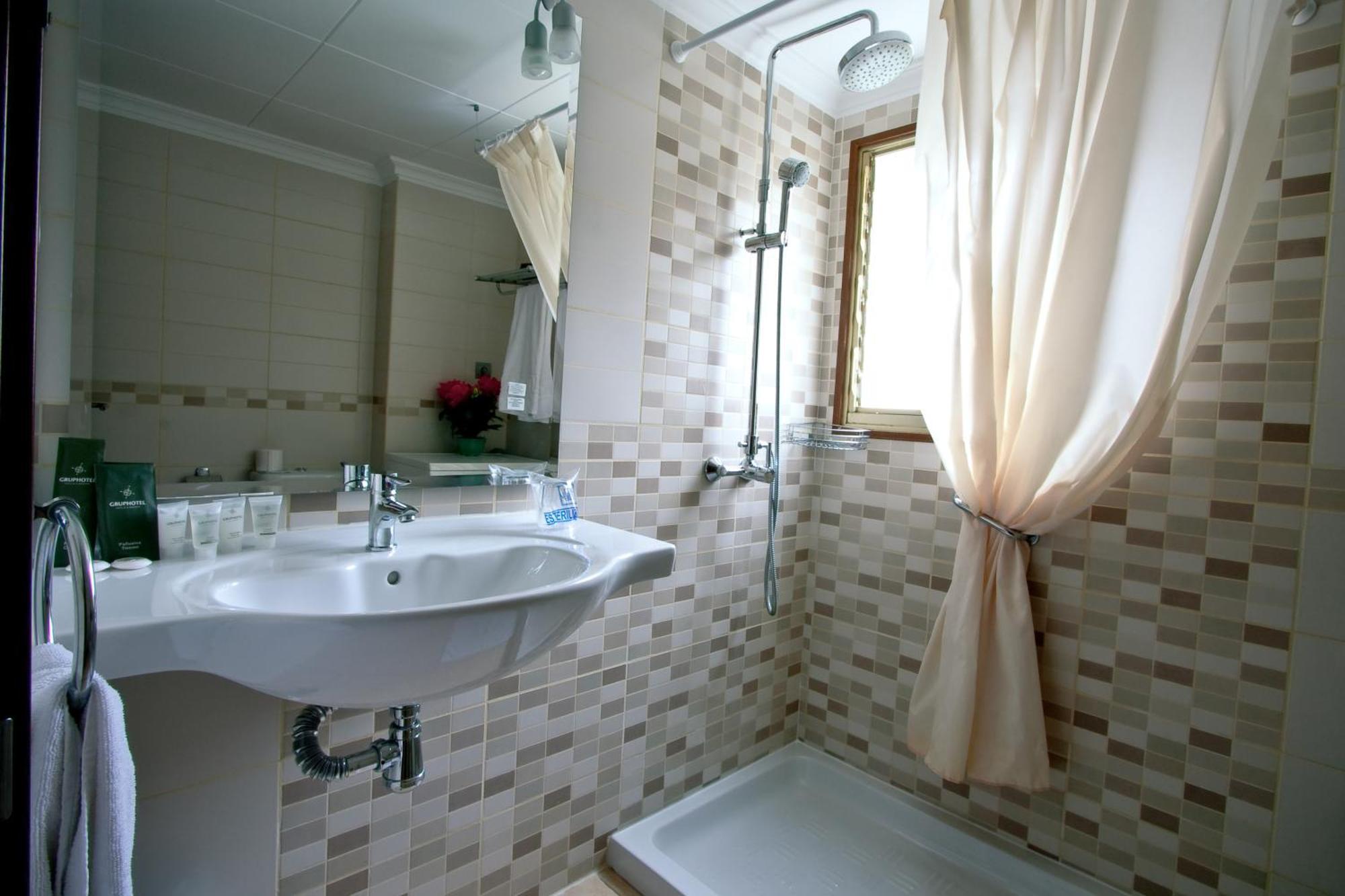 One-Bedroom Apartment,812487591:JPEG