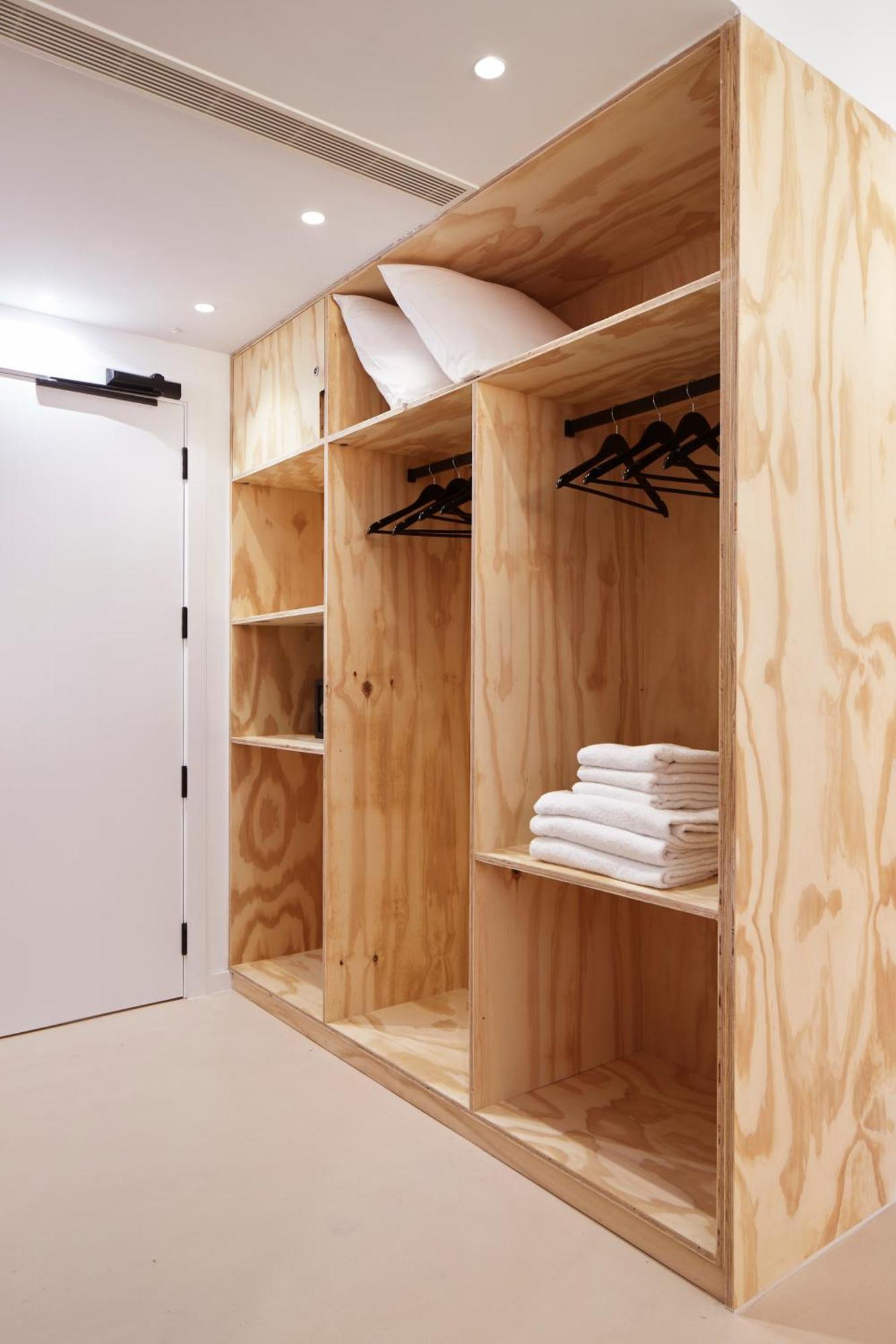 Deluxe Studio