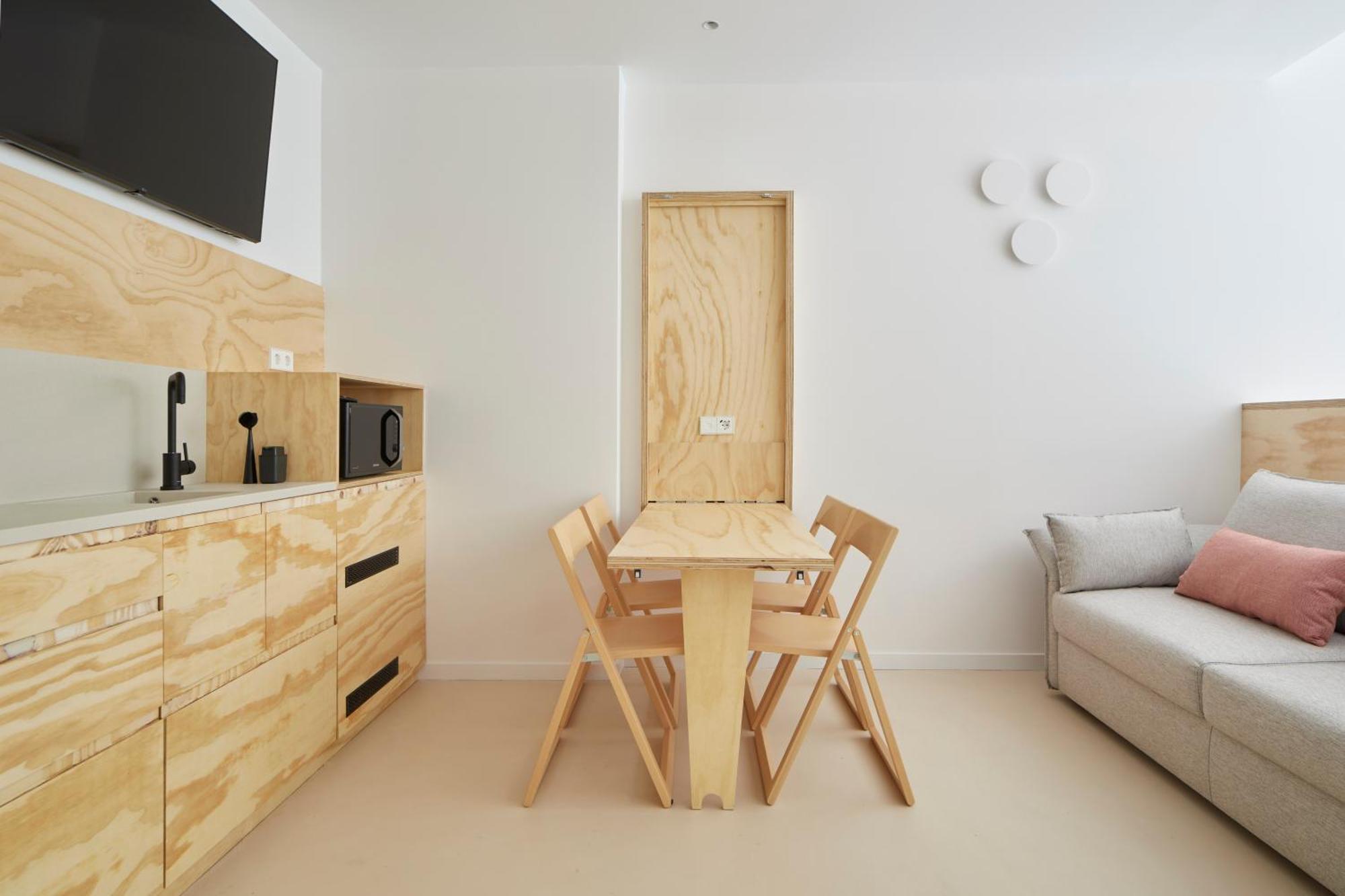 Deluxe Studio