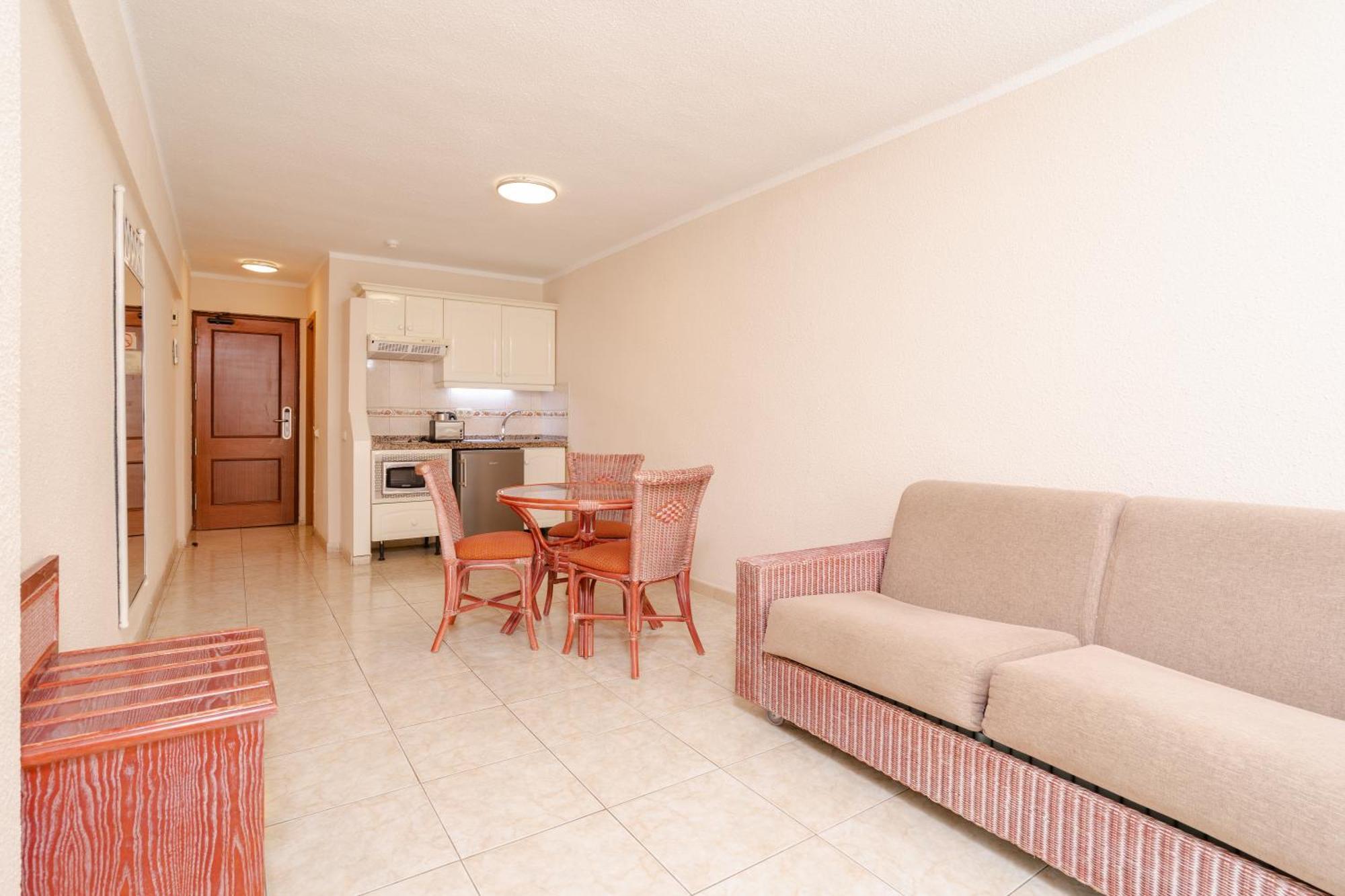 One-Bedroom Apartment Comfort (2 Adults),1602342854:JPEG