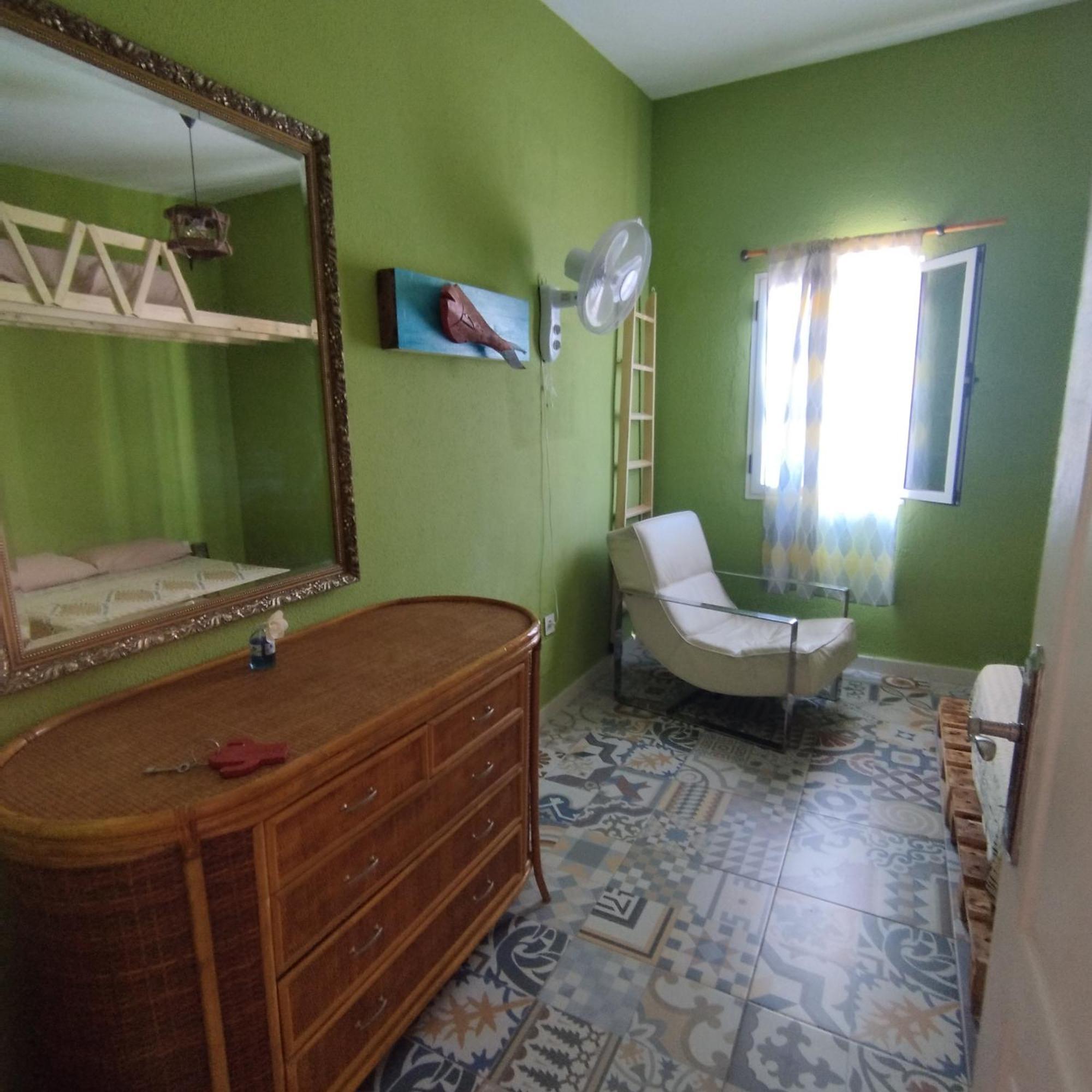 Basic Triple Room with Shared Bathroom,1604200583:JPEG