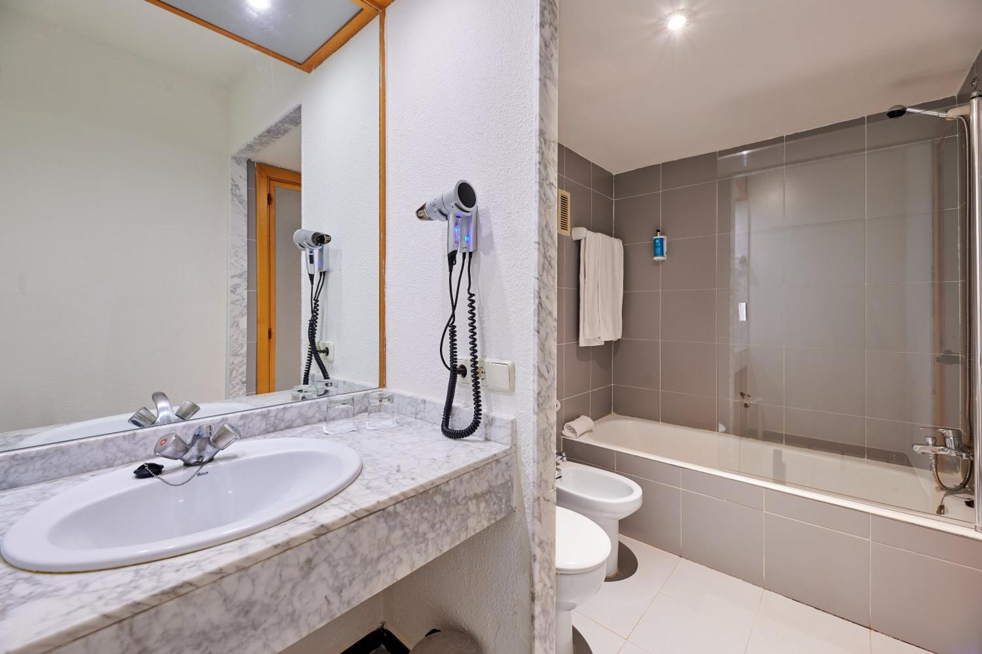 Doppelzimmer mit Poolblick